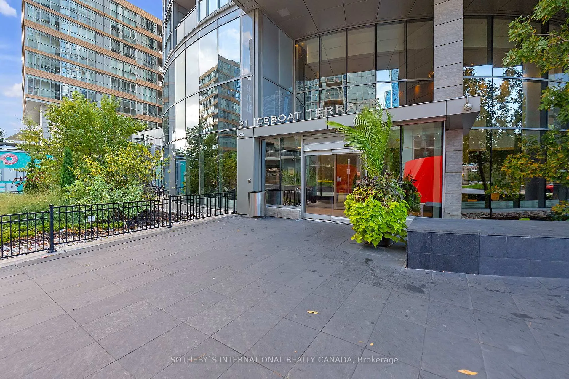 Photo 4 of Unit PH10, 21 Iceboat Terrace, Toronto, Waterfront Communities — HOMEH