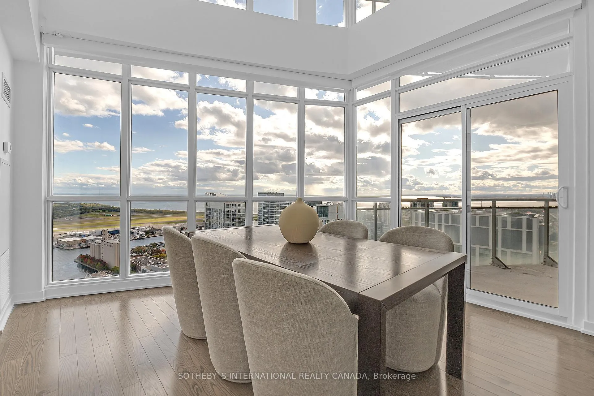 Photo 17 of Unit PH10, 21 Iceboat Terrace, Toronto, Waterfront Communities — HOMEH