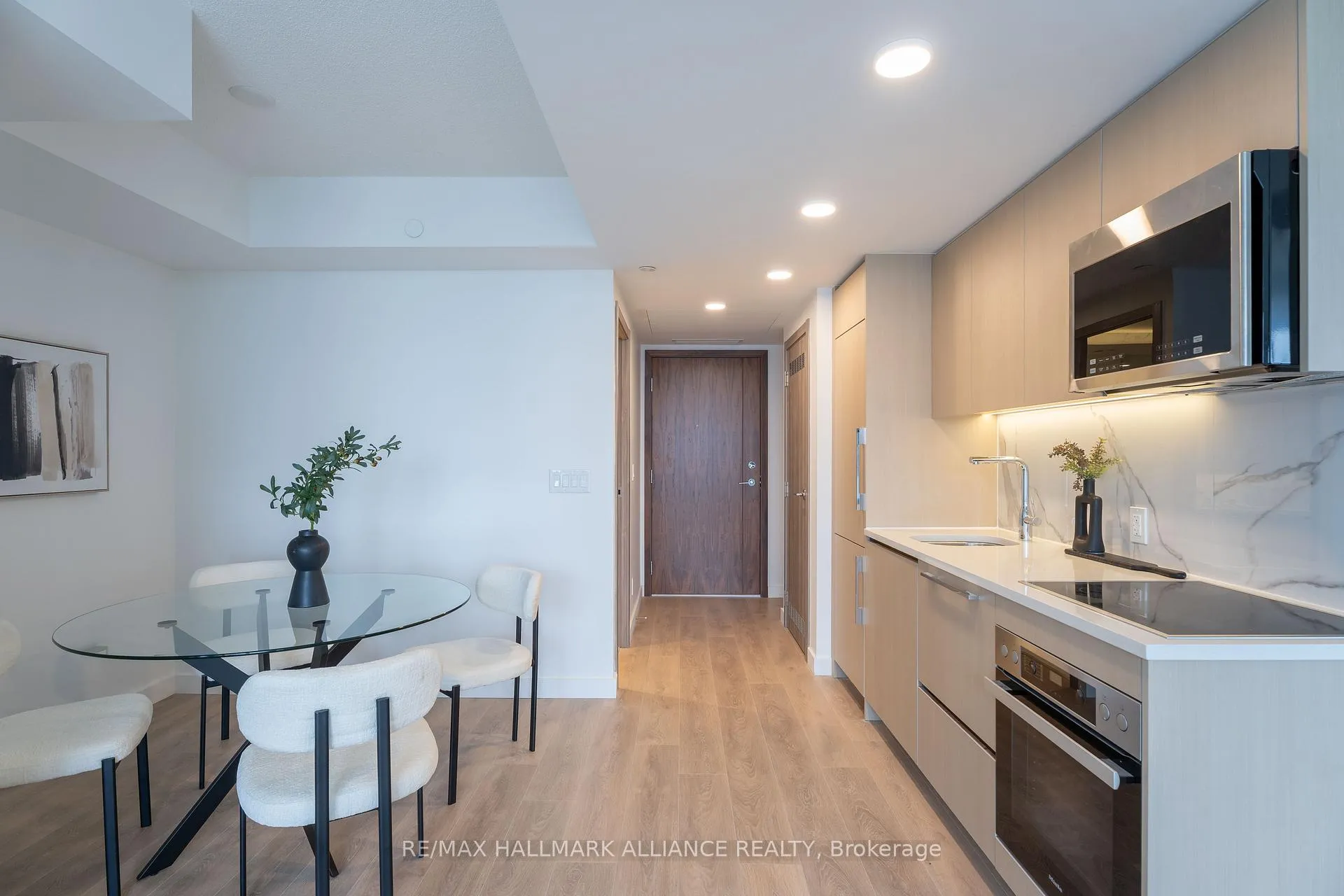 Photo 5 of Unit 4302, 38 Widmer Street, Toronto, Waterfront Communities — HOMEH