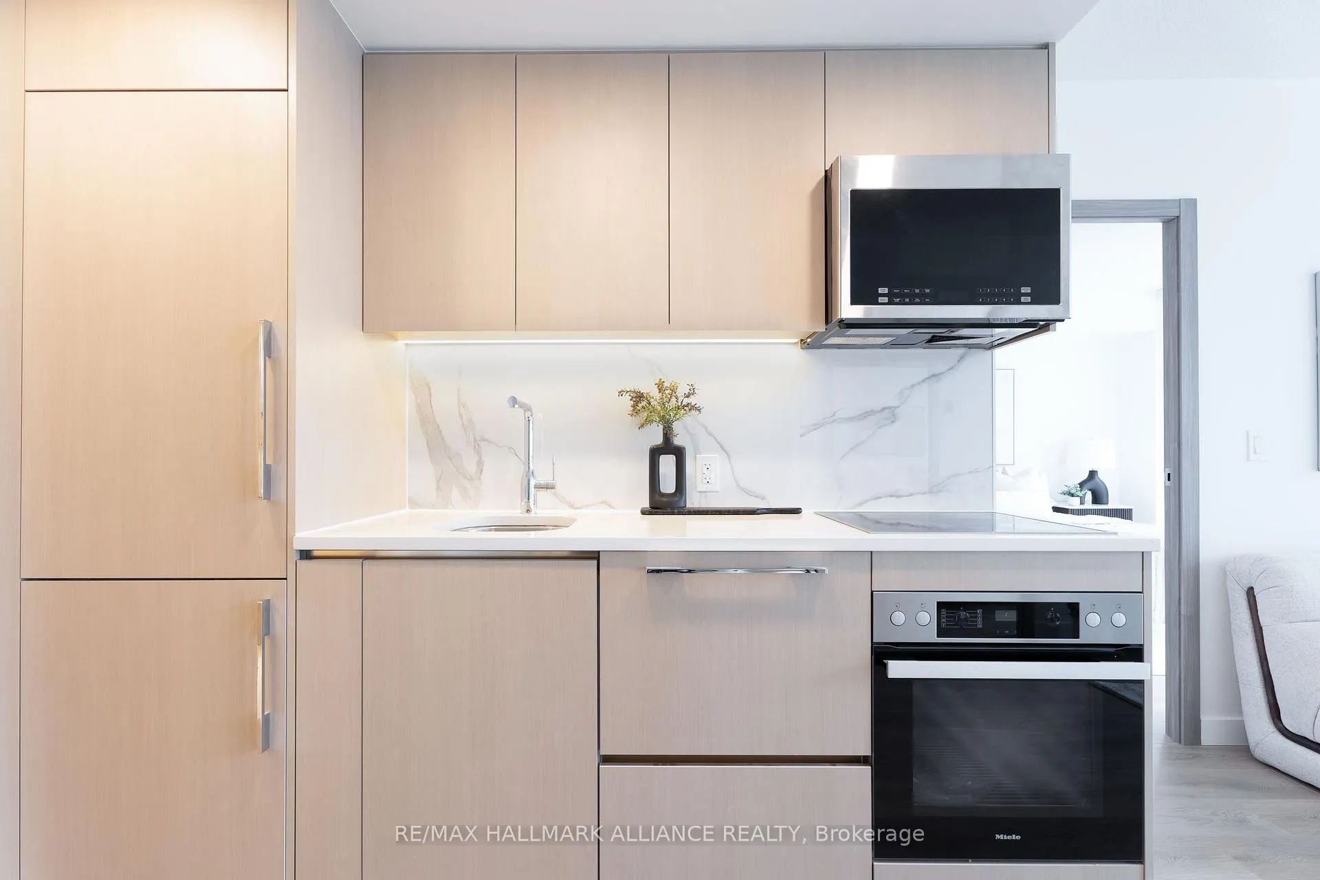 Photo 7 of Unit 4302, 38 Widmer Street, Toronto, Waterfront Communities — HOMEH