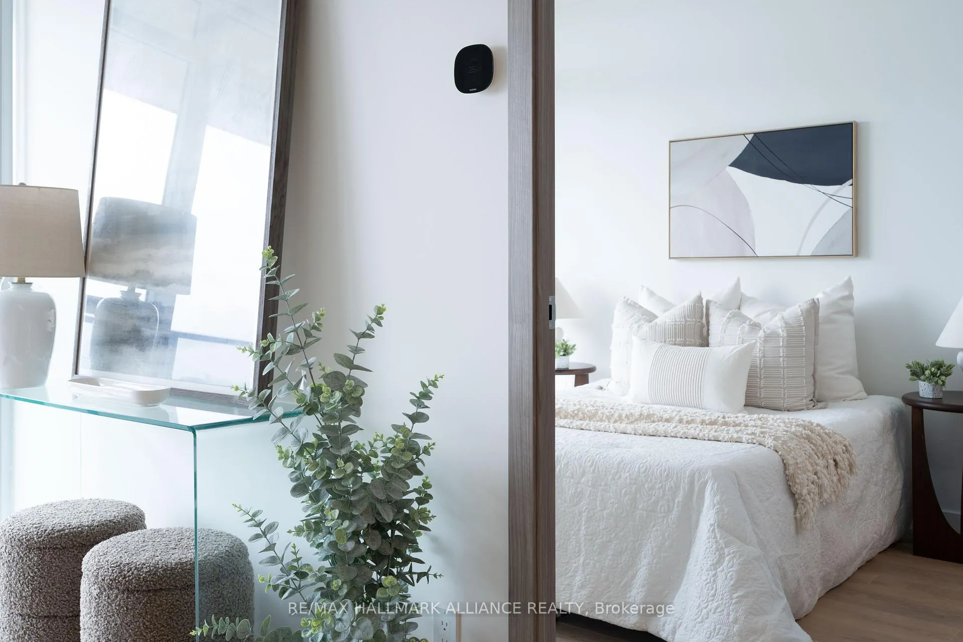 Photo 8 of Unit 4302, 38 Widmer Street, Toronto, Waterfront Communities — HOMEH