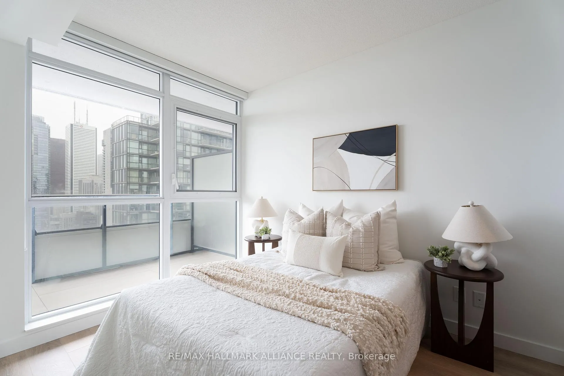 Photo 9 of Unit 4302, 38 Widmer Street, Toronto, Waterfront Communities — HOMEH