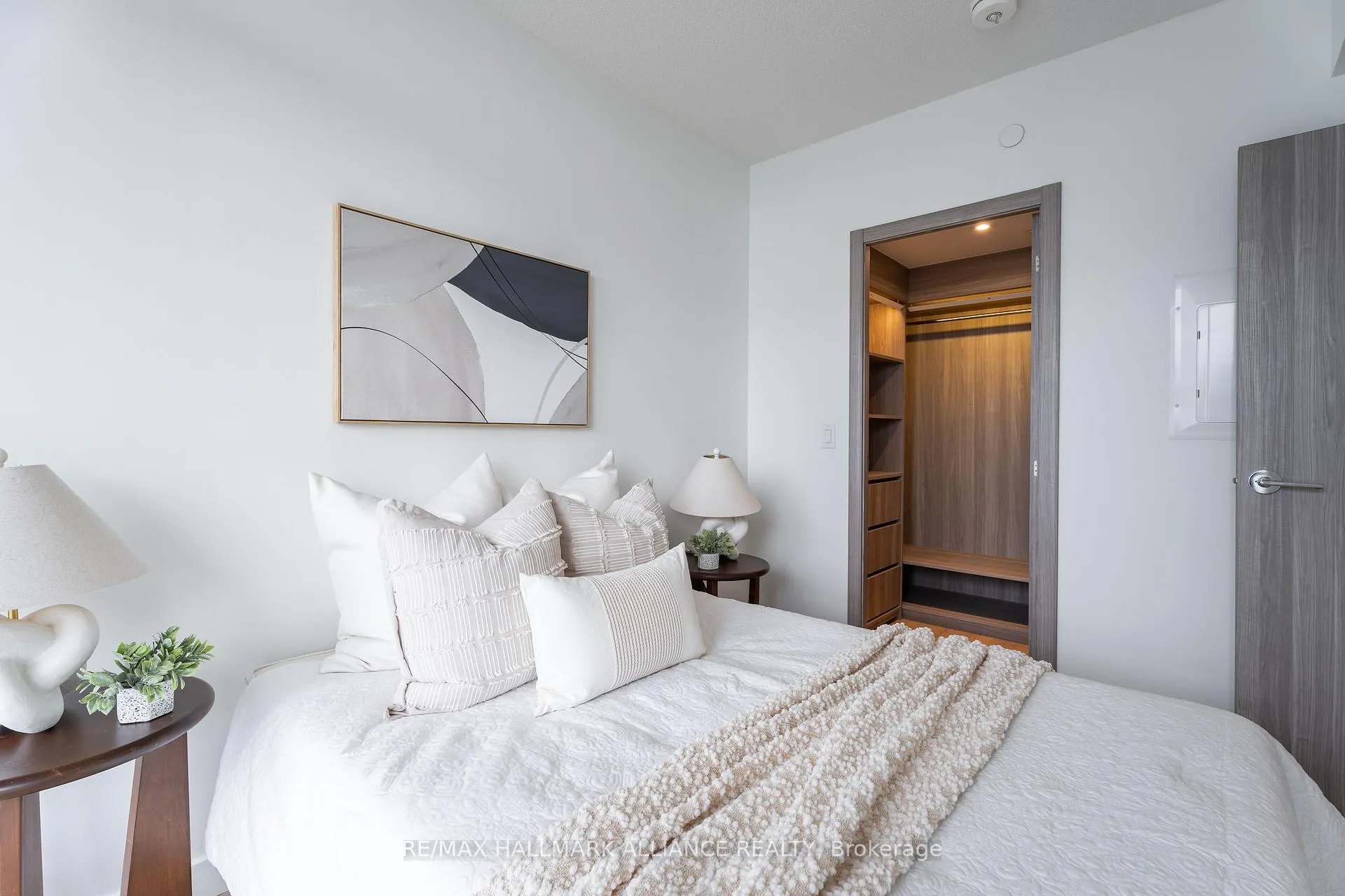 Photo 10 of Unit 4302, 38 Widmer Street, Toronto, Waterfront Communities — HOMEH