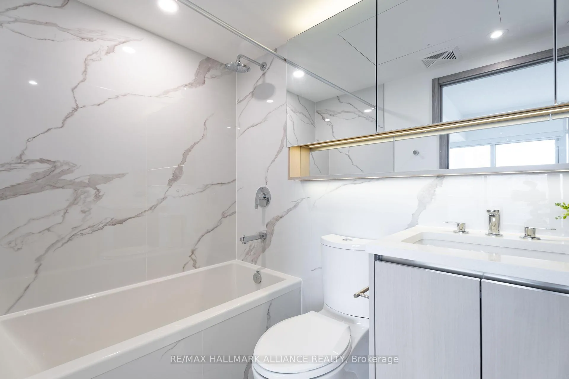 Photo 11 of Unit 4302, 38 Widmer Street, Toronto, Waterfront Communities — HOMEH