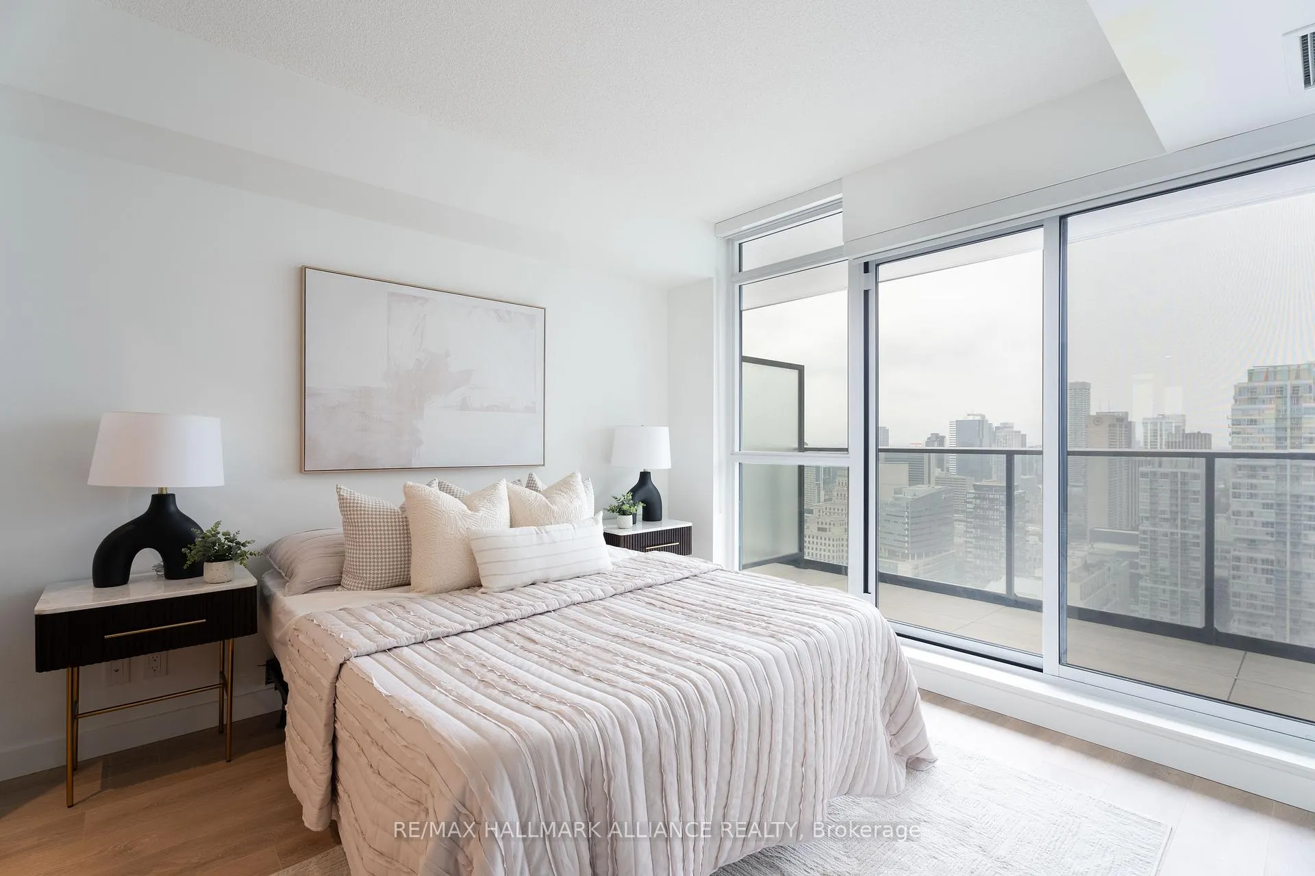 Photo 12 of Unit 4302, 38 Widmer Street, Toronto, Waterfront Communities — HOMEH