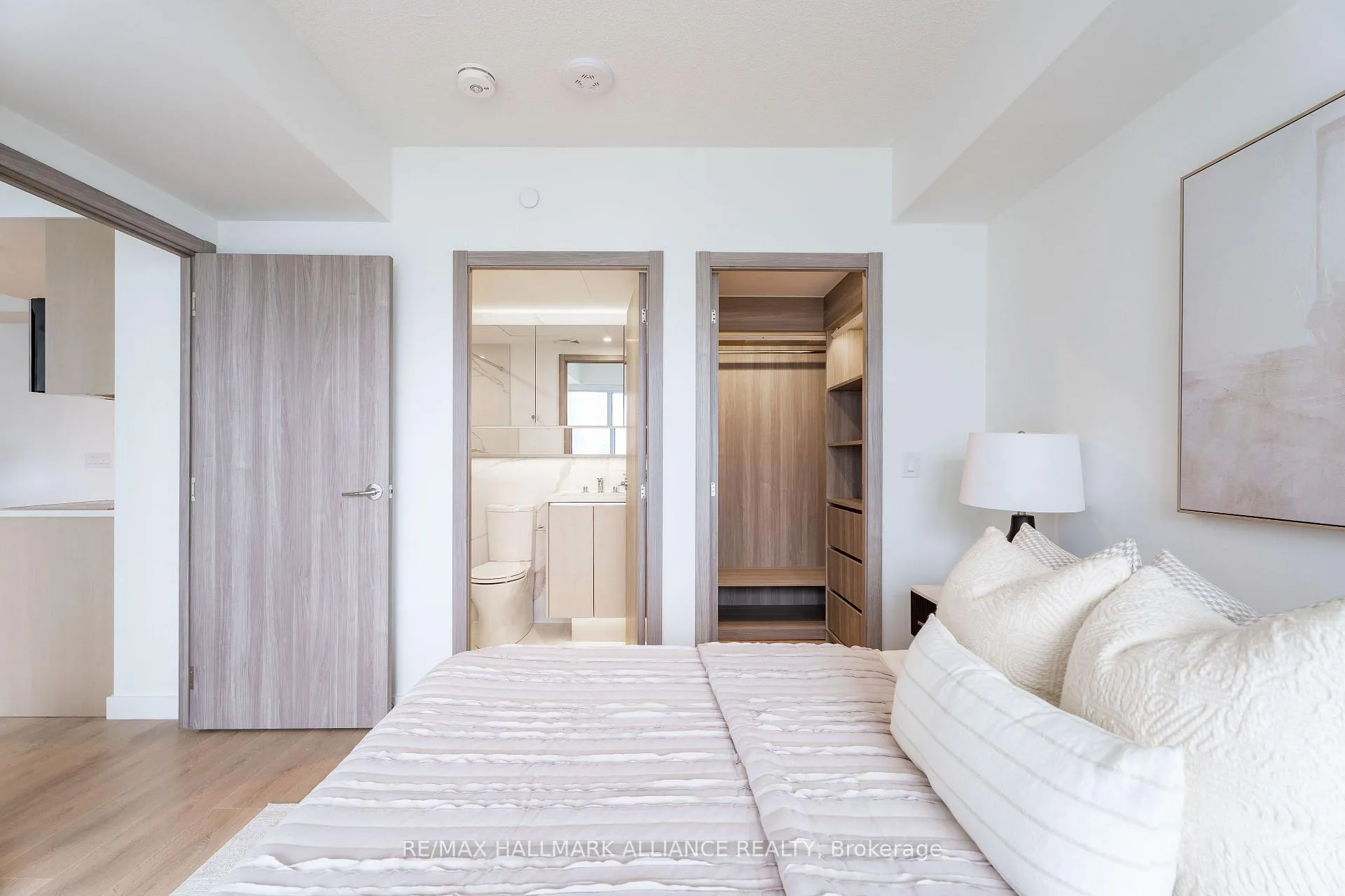 Photo 13 of Unit 4302, 38 Widmer Street, Toronto, Waterfront Communities — HOMEH