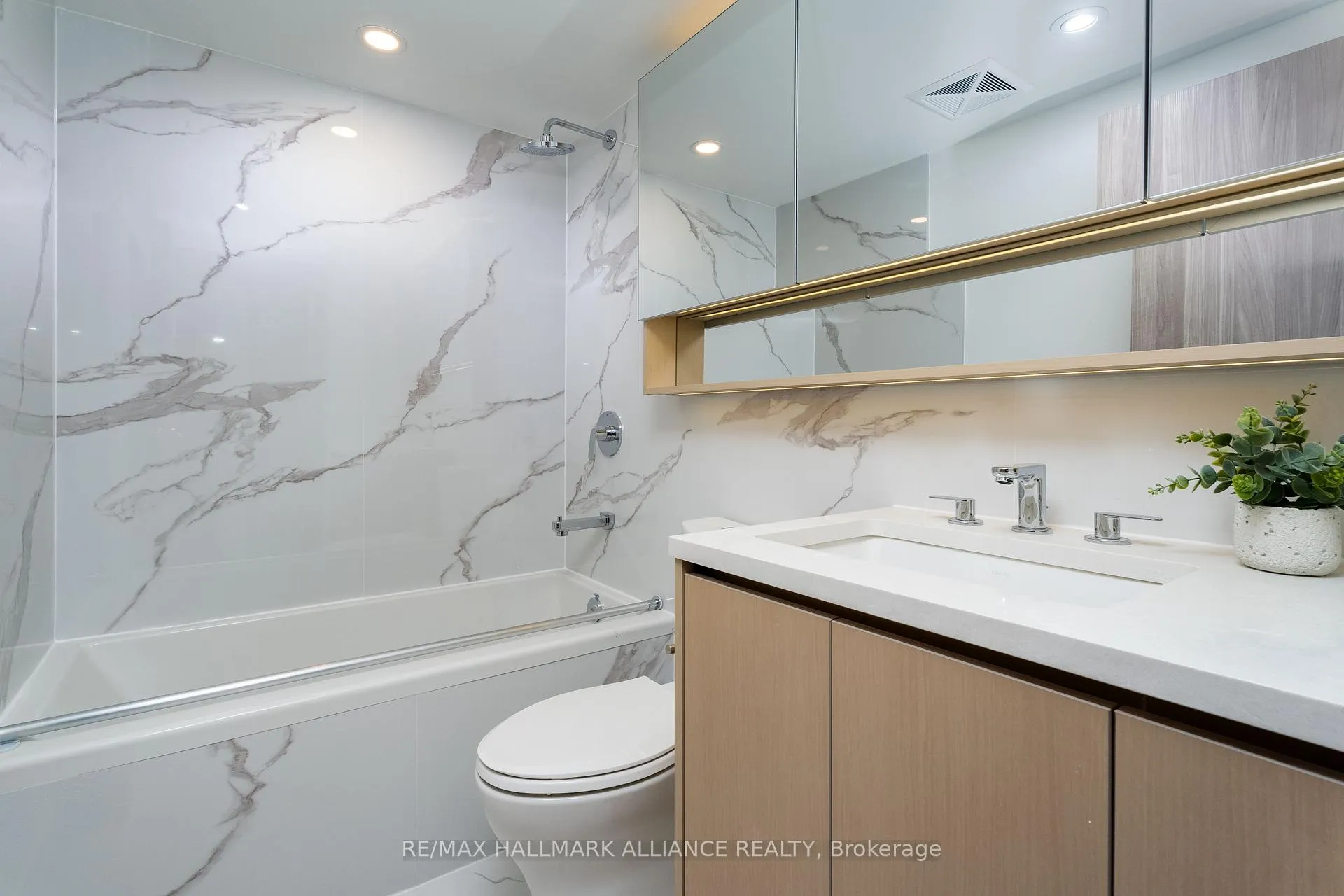 Photo 14 of Unit 4302, 38 Widmer Street, Toronto, Waterfront Communities — HOMEH
