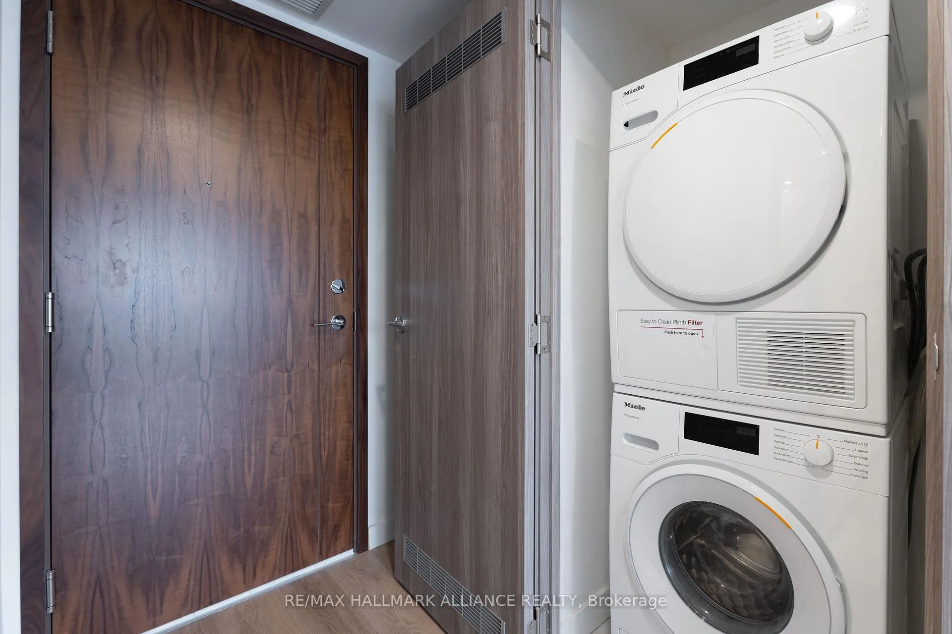 Photo 15 of Unit 4302, 38 Widmer Street, Toronto, Waterfront Communities — HOMEH
