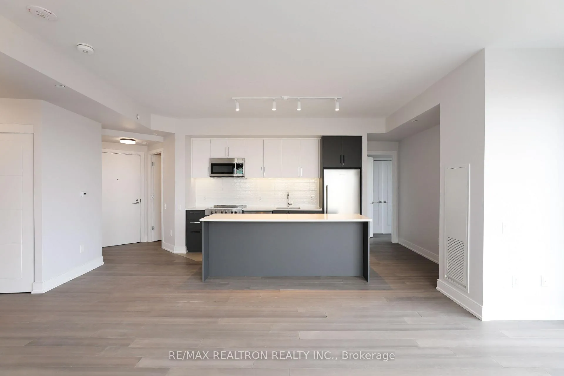 Front of Unit 407, 2525 Bathurst Street