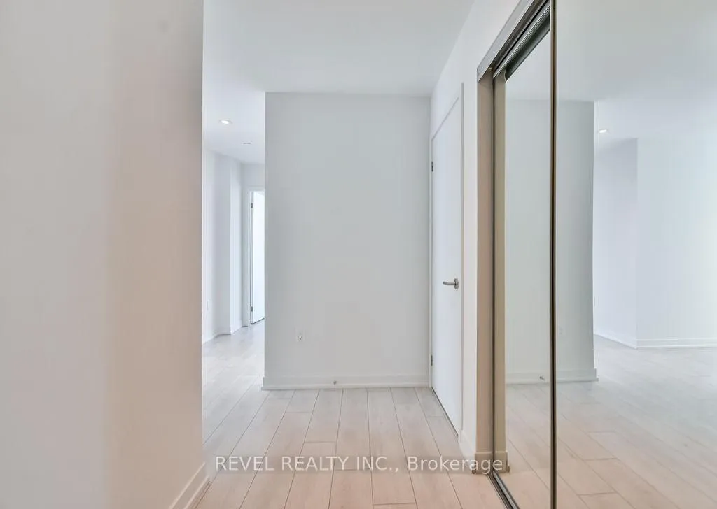 Photo 8 of Unit 2409, 39 Mary Street, Barrie, City Centre — HOMEH