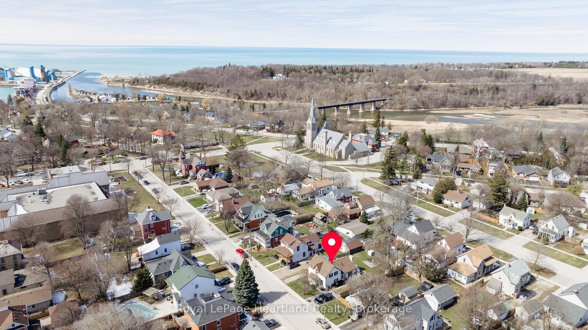 Photo 3 of 43 Trafalgar Street, Goderich, Goderich (Town) — HOMEH