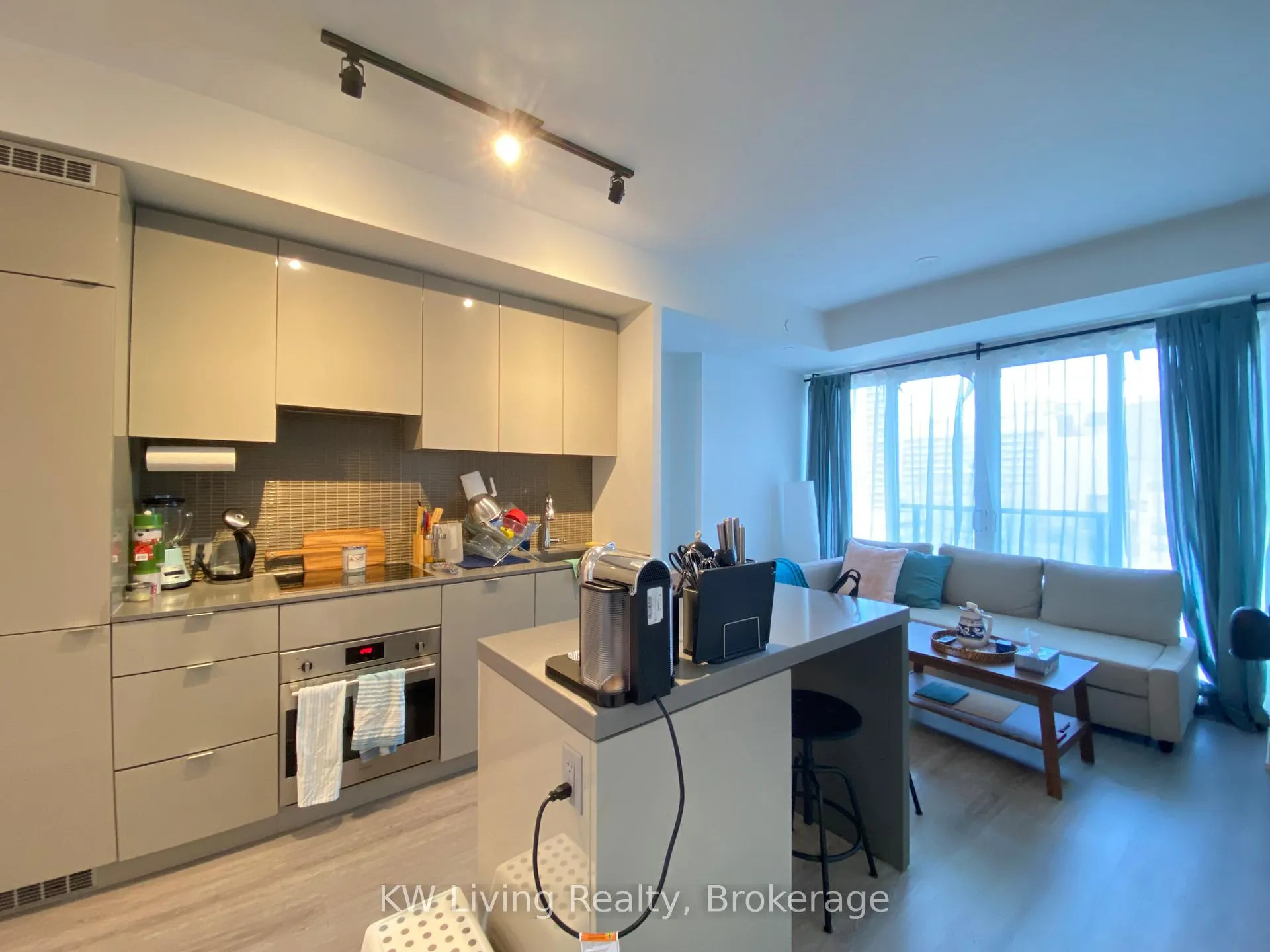 Photo 5 of Unit 1513, 7 Grenville Street, Toronto, Bay Street Corridor — HOMEH