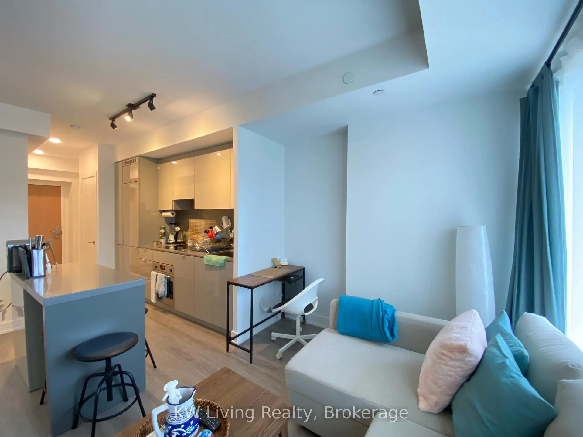 Photo 6 of Unit 1513, 7 Grenville Street, Toronto, Bay Street Corridor — HOMEH