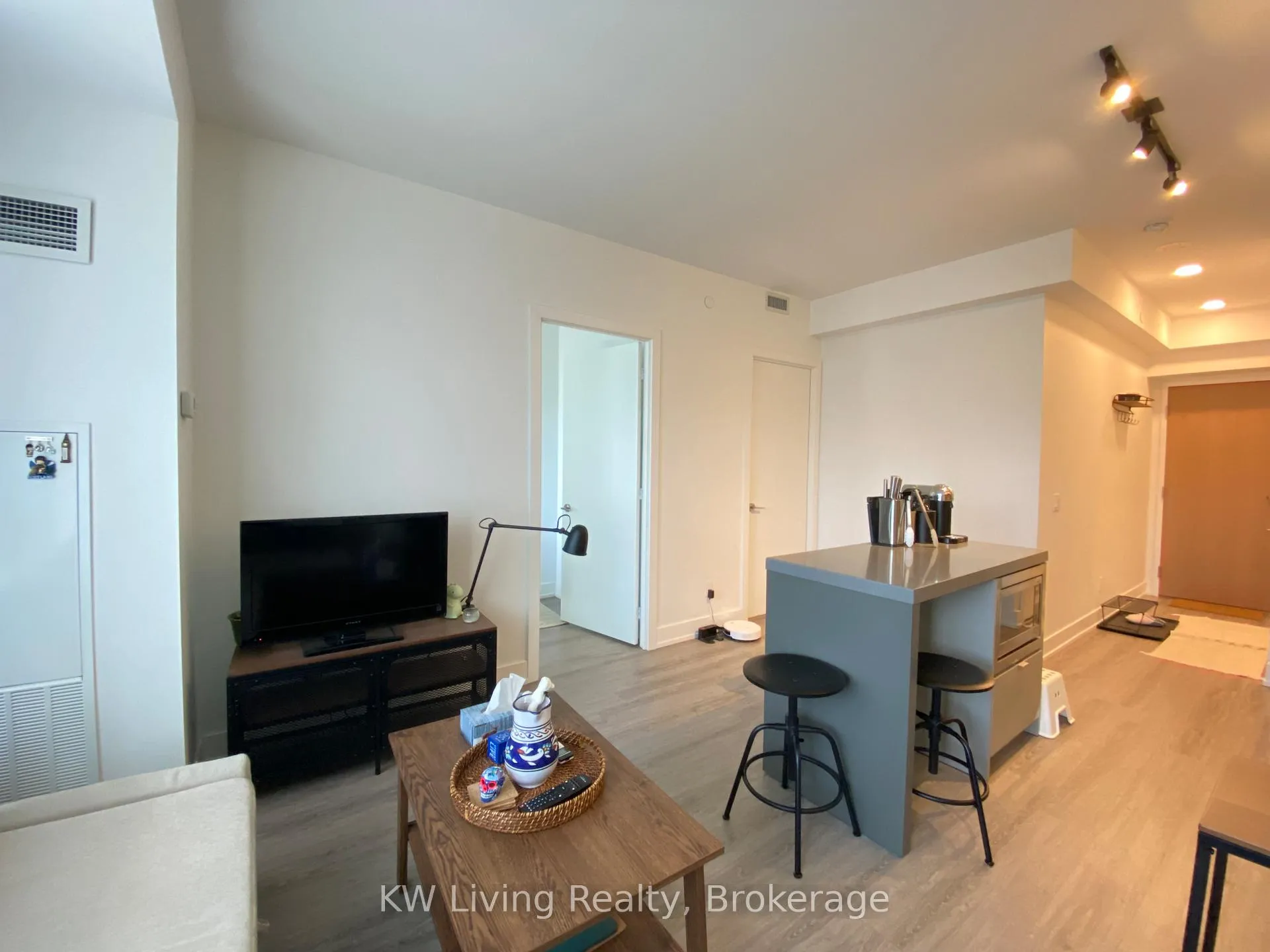 Photo 7 of Unit 1513, 7 Grenville Street, Toronto, Bay Street Corridor — HOMEH