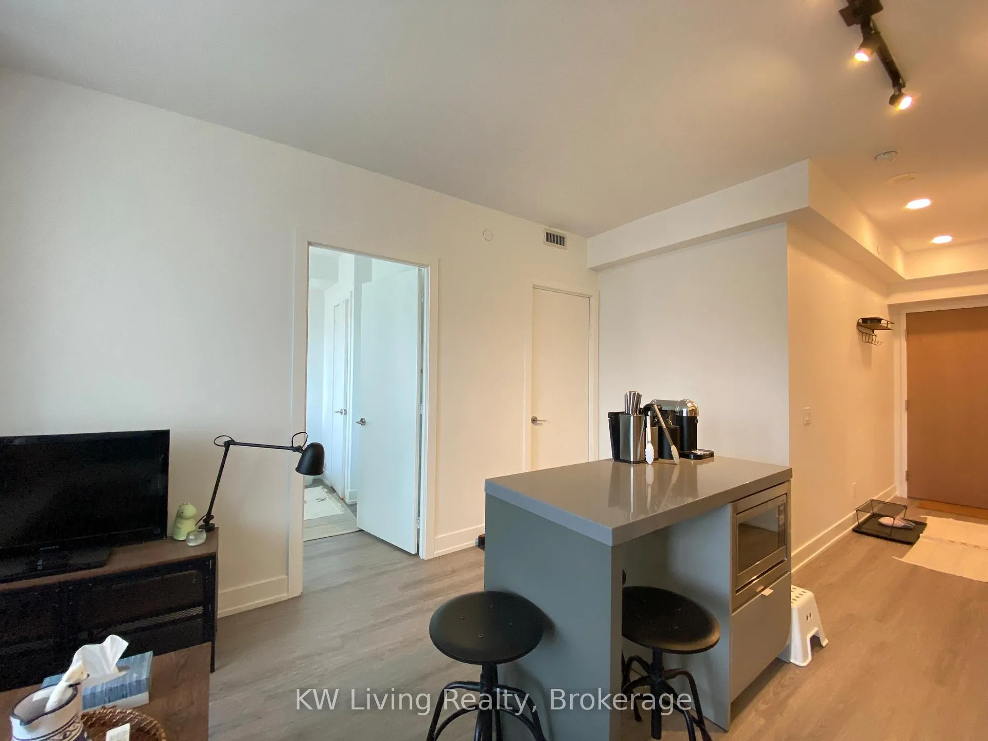 Photo 9 of Unit 1513, 7 Grenville Street, Toronto, Bay Street Corridor — HOMEH