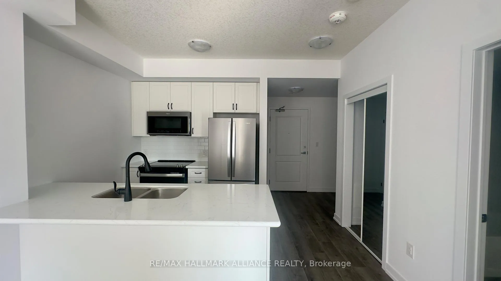 Front of Unit 226, 470 Dundas Street E