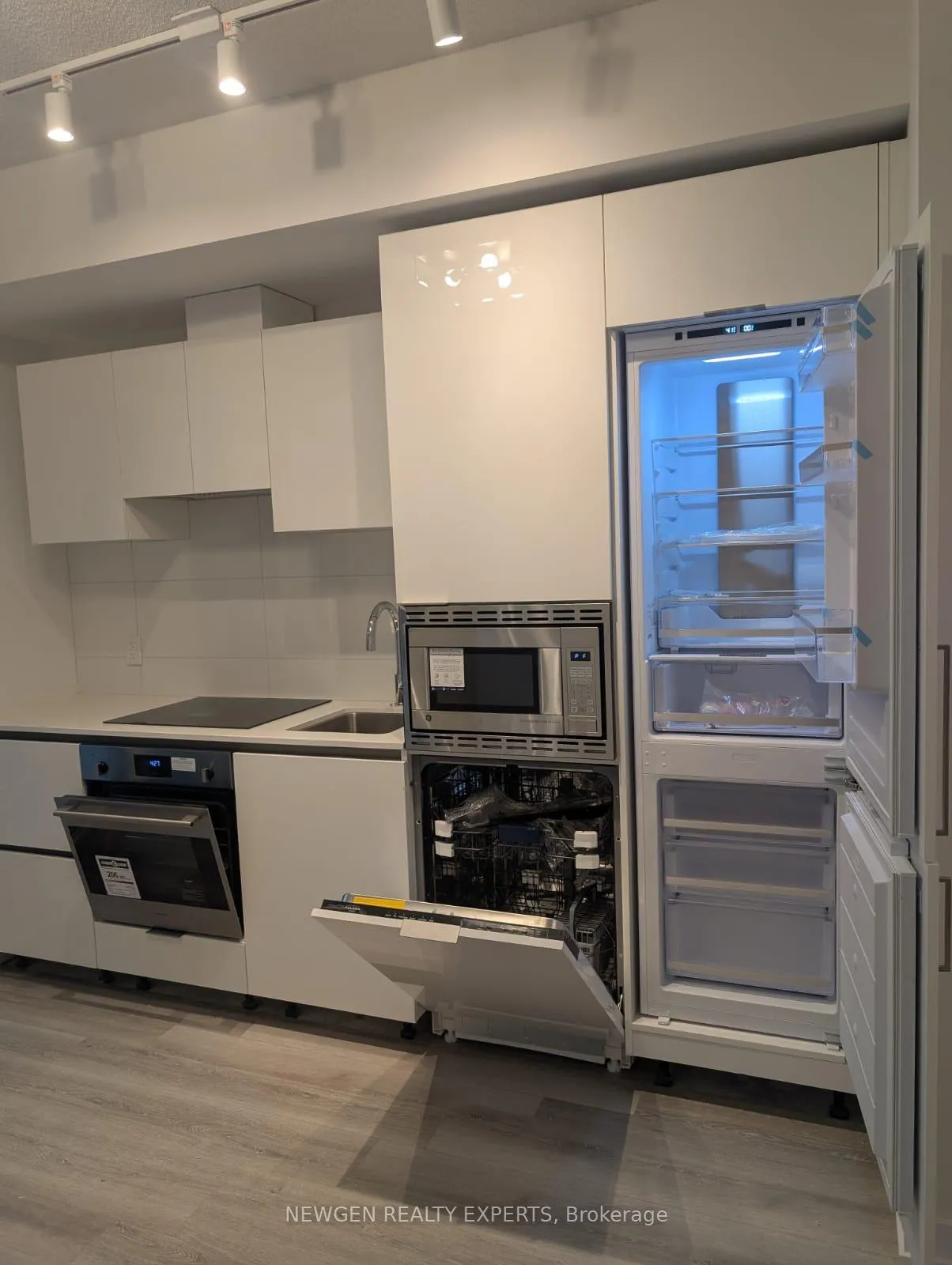 Photo 2 of Unit 3013, 230 Simcoe Street S, Toronto, Kensington-Chinatown — HOMEH
