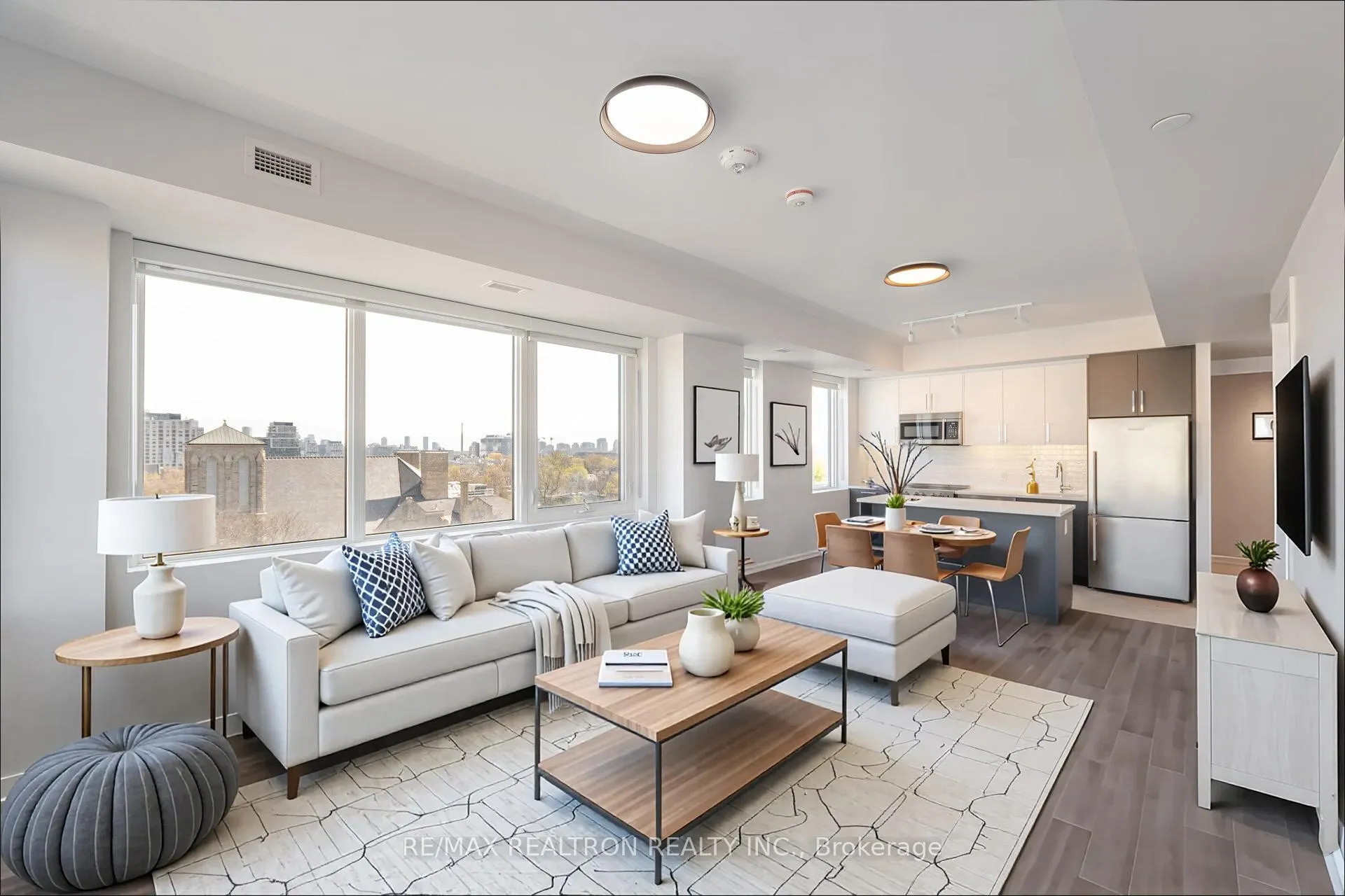 Front of Unit 1106, 664 Spadina Avenue