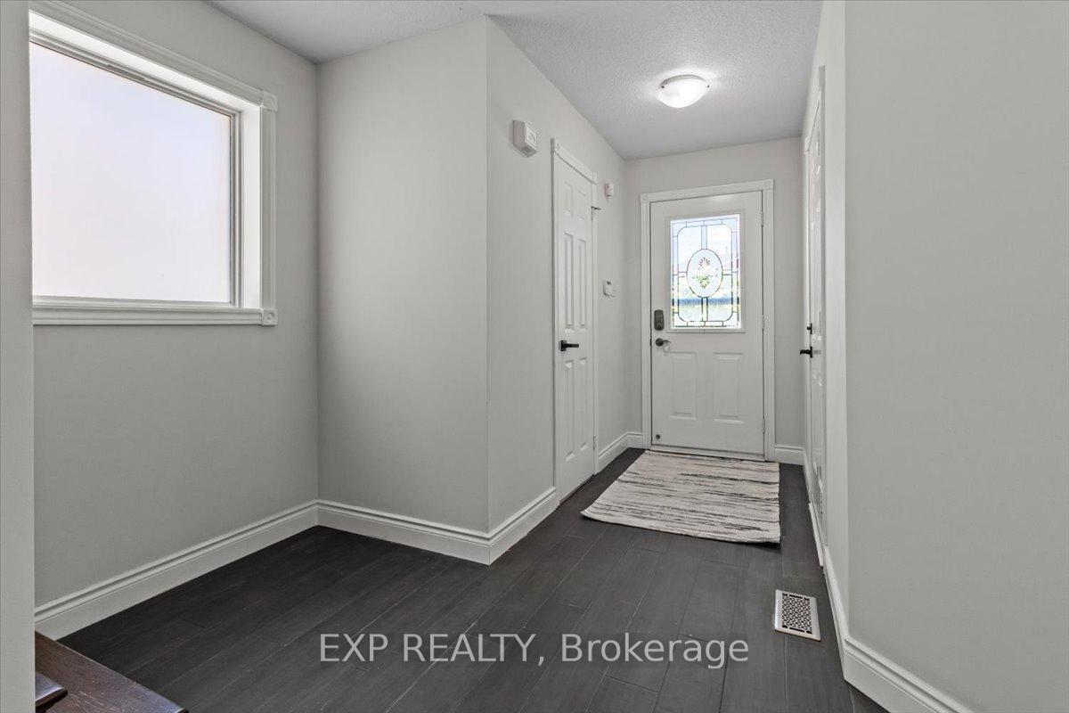 Photo 3 of 32 Michael Crescent, Barrie, East Bayfield — HOMEH