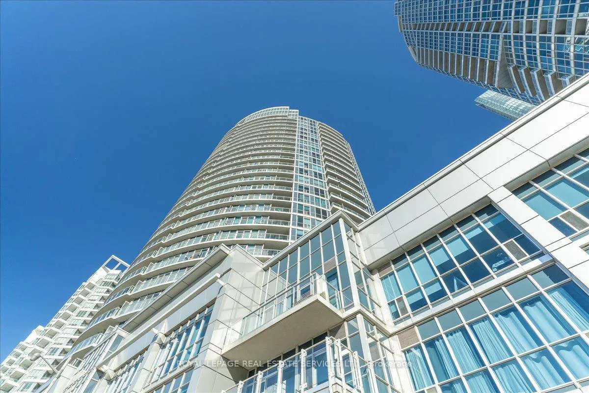 Photo 3 of Unit 1007, 218 Queens Quay W, Toronto, Waterfront Communities — HOMEH