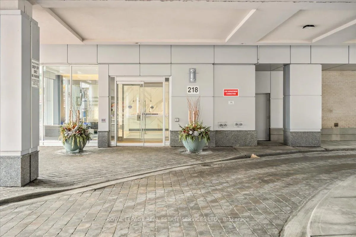 Photo 4 of Unit 1007, 218 Queens Quay W, Toronto, Waterfront Communities — HOMEH