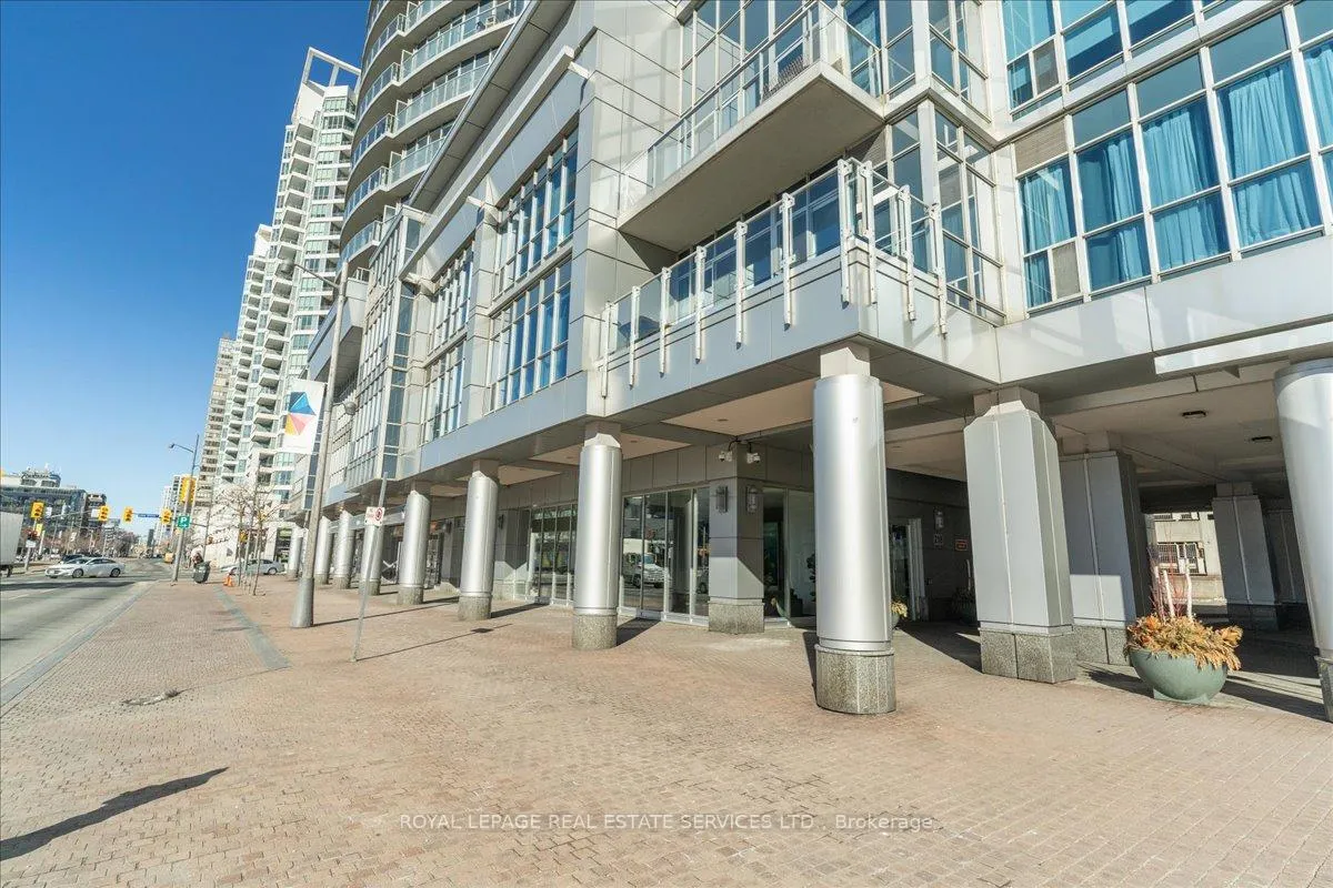 Photo 5 of Unit 1007, 218 Queens Quay W, Toronto, Waterfront Communities — HOMEH
