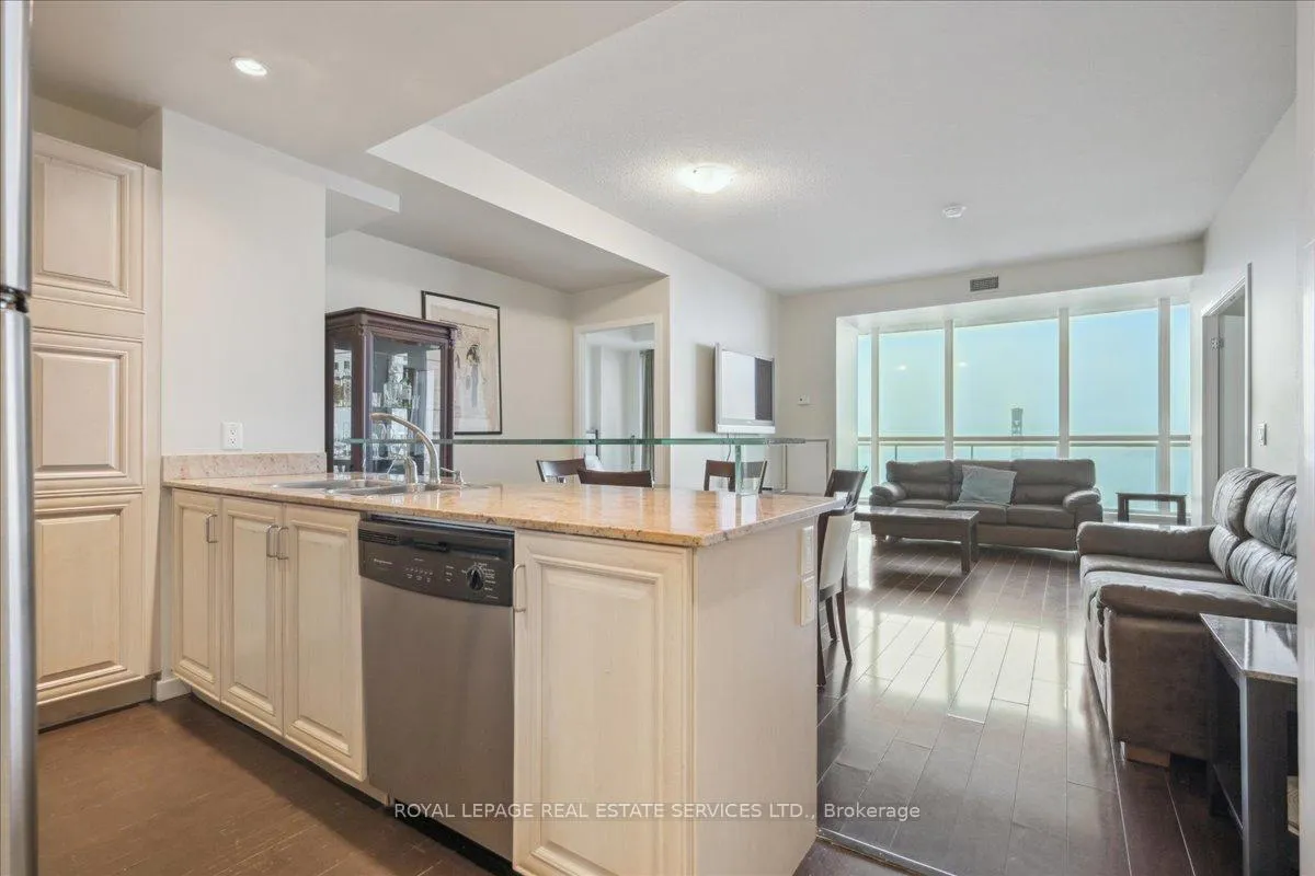 Photo 16 of Unit 1007, 218 Queens Quay W, Toronto, Waterfront Communities — HOMEH