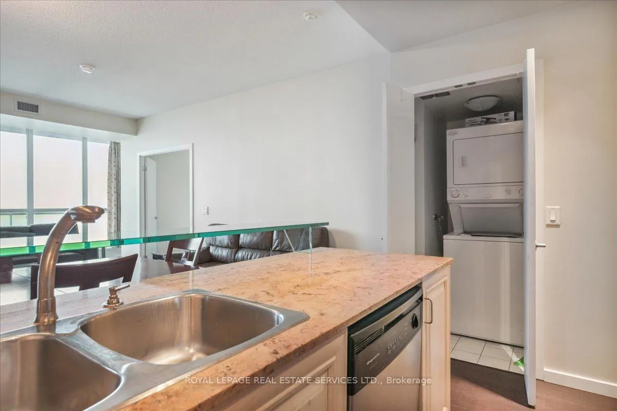 Photo 18 of Unit 1007, 218 Queens Quay W, Toronto, Waterfront Communities — HOMEH