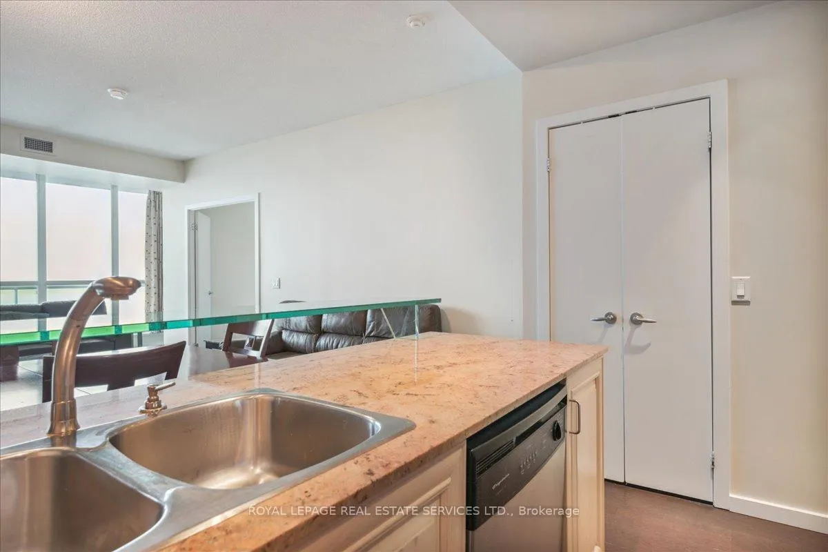 Photo 19 of Unit 1007, 218 Queens Quay W, Toronto, Waterfront Communities — HOMEH
