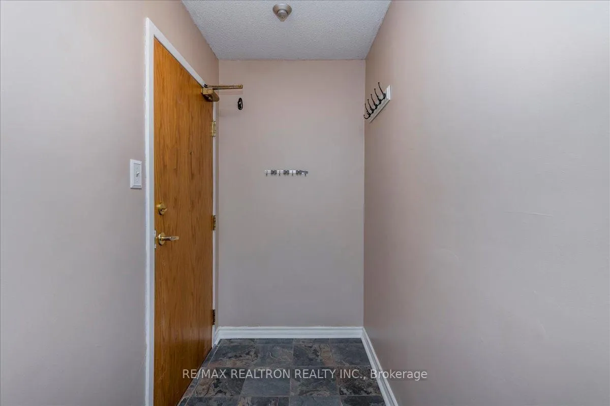 Photo 4 of Unit 210, 25 Meadow Lane, Barrie, Ardagh — HOMEH