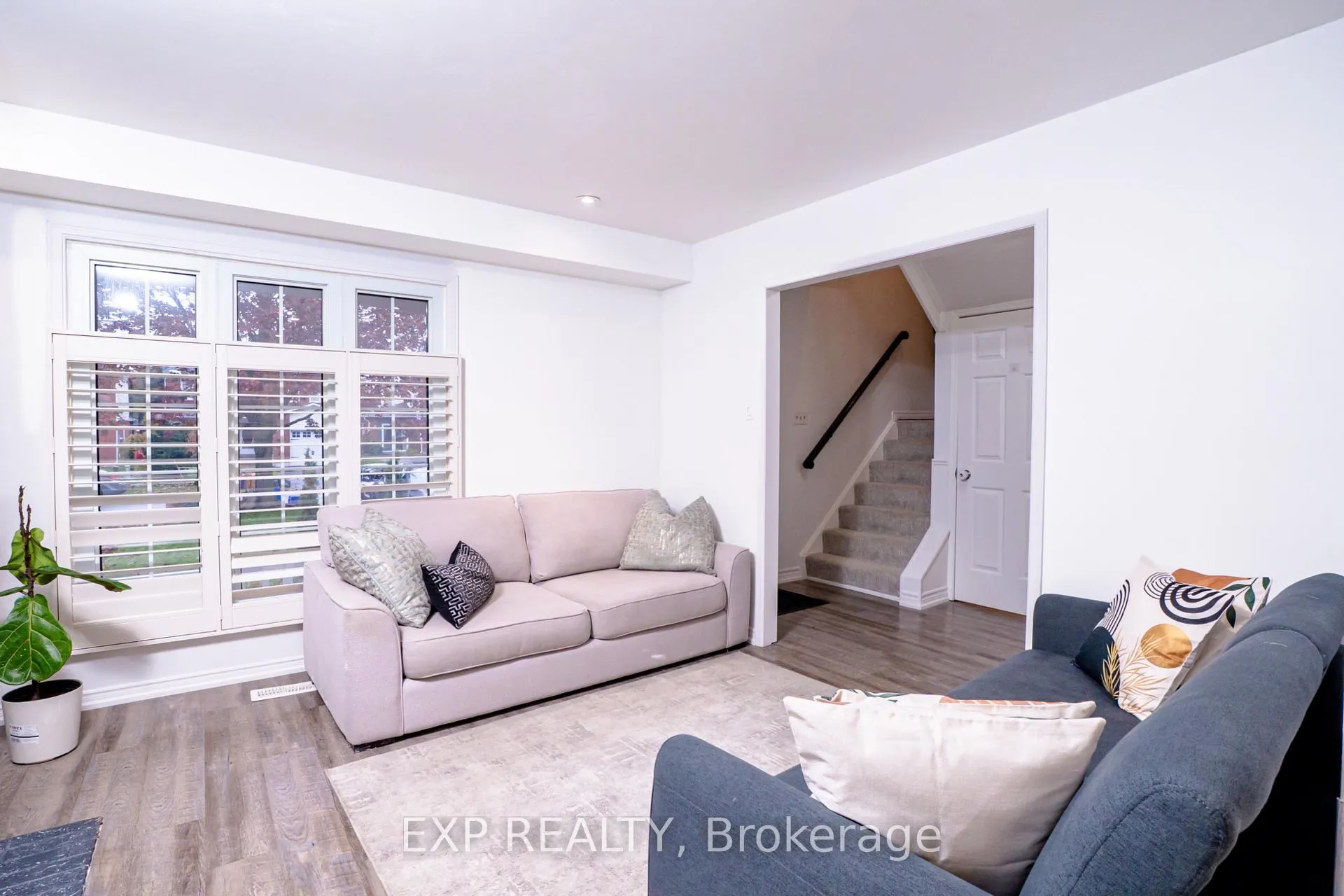 Photo 2 of 5 Rutherford Drive, Clarington, Newcastle — HOMEH