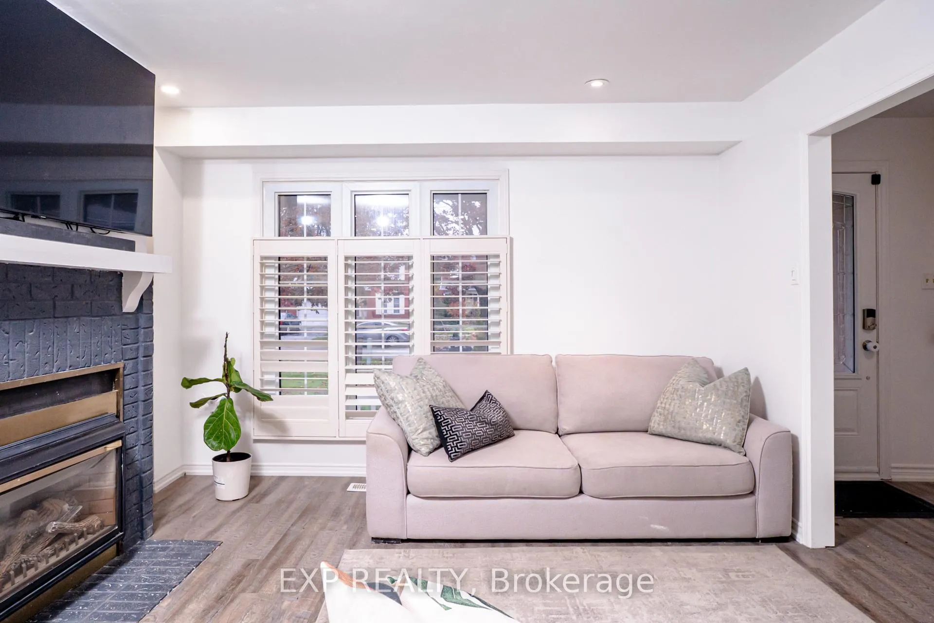 Photo 4 of 5 Rutherford Drive, Clarington, Newcastle — HOMEH