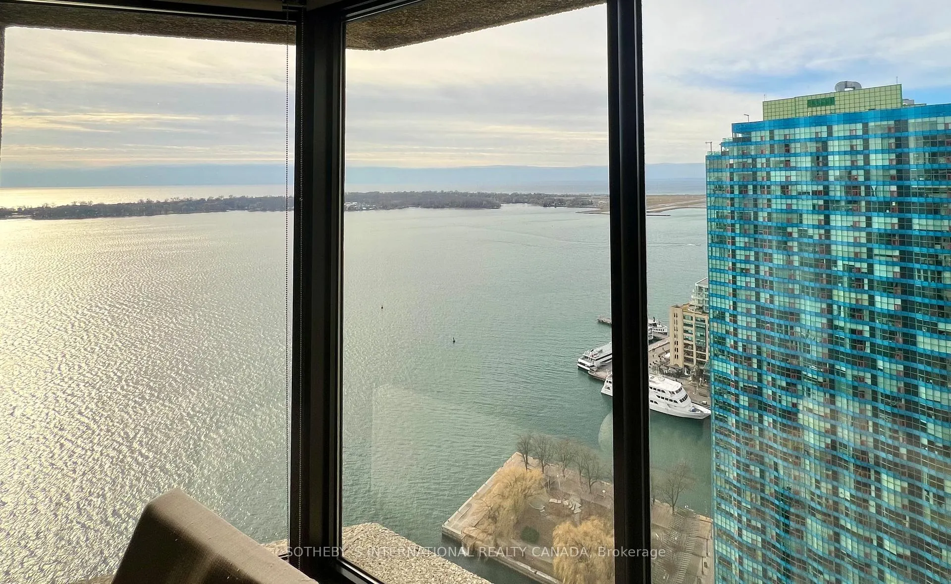 Photo 17 of Unit 3404, 65 Harbour Square, Toronto, Waterfront Communities — HOMEH