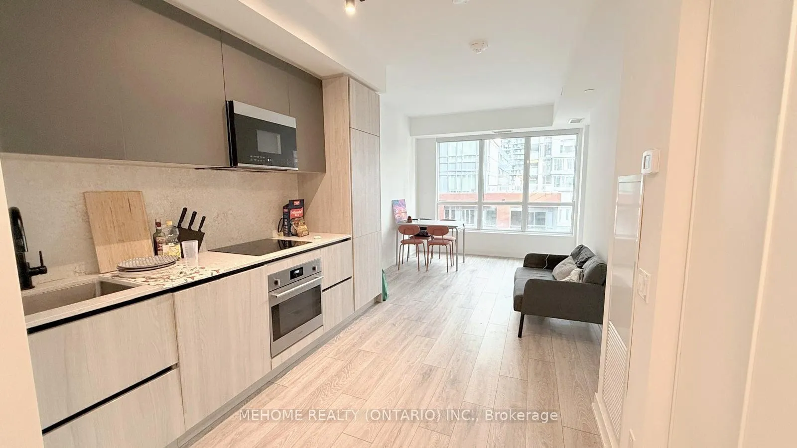Photo 3 of Unit 813, 108 Peter Street, Toronto, Waterfront Communities — HOMEH