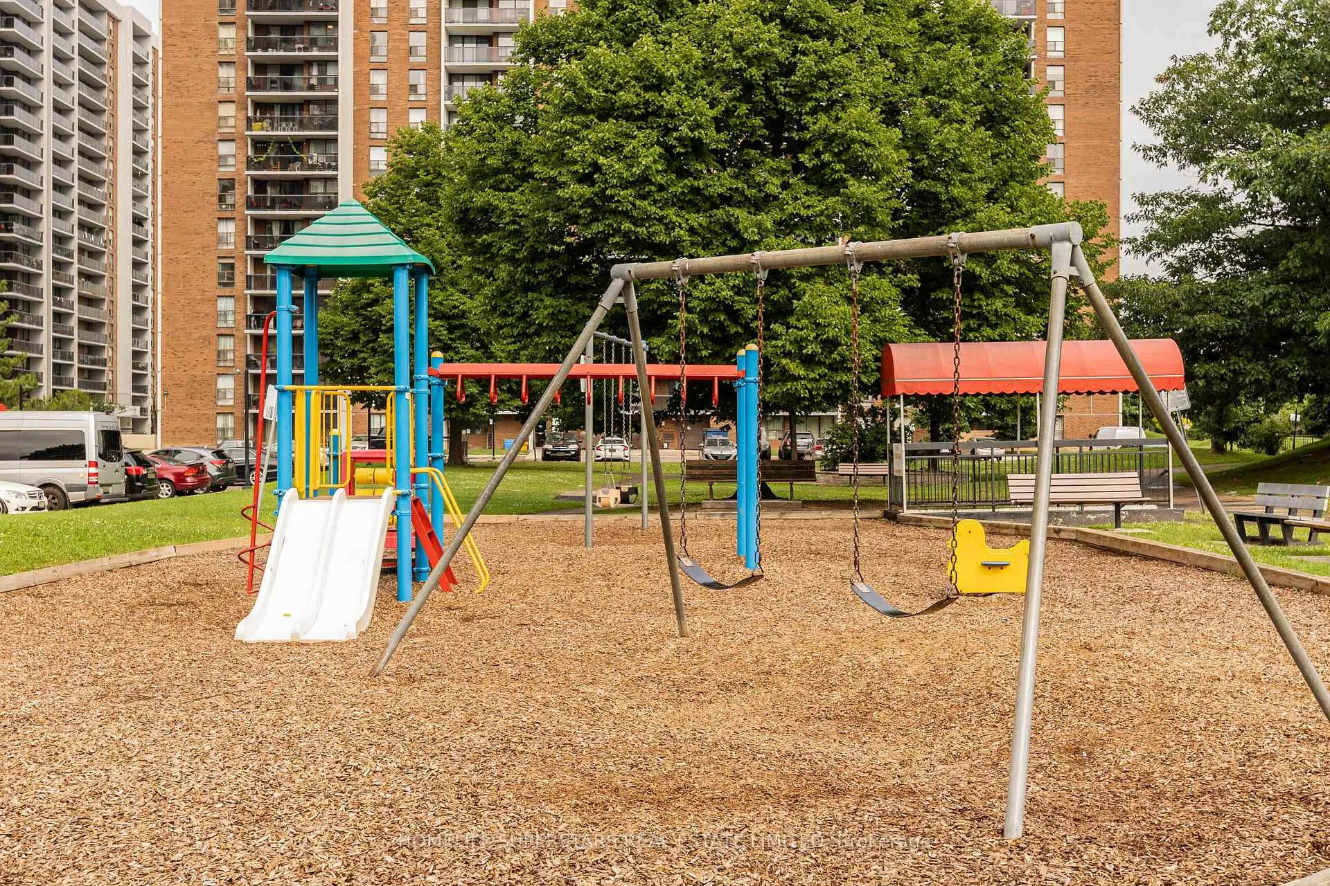 Photo 2 of Unit 1608, 4 Kings Cross Road, Brampton, Queen Street Corridor — HOMEH