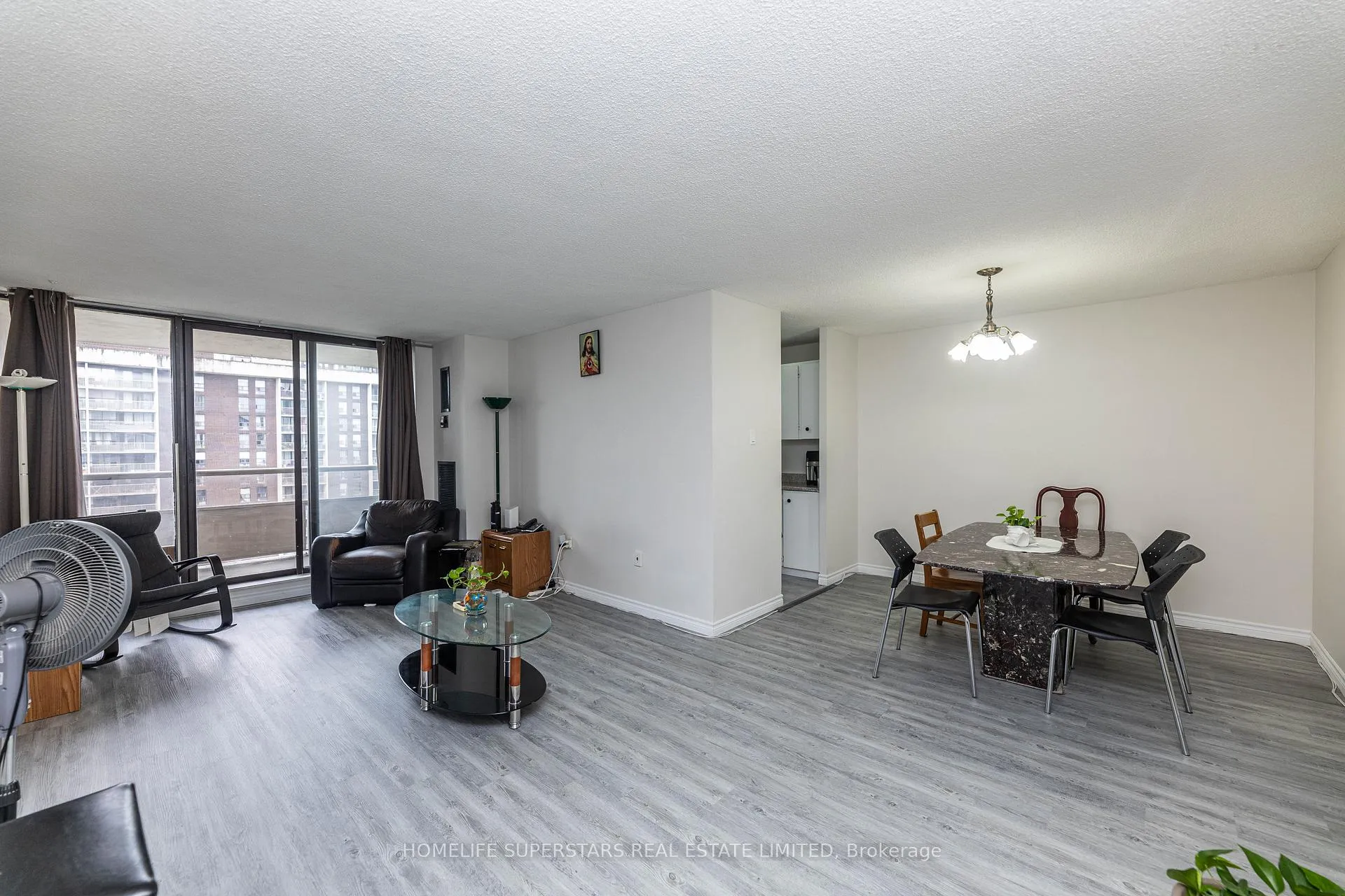Photo 17 of Unit 1608, 4 Kings Cross Road, Brampton, Queen Street Corridor — HOMEH