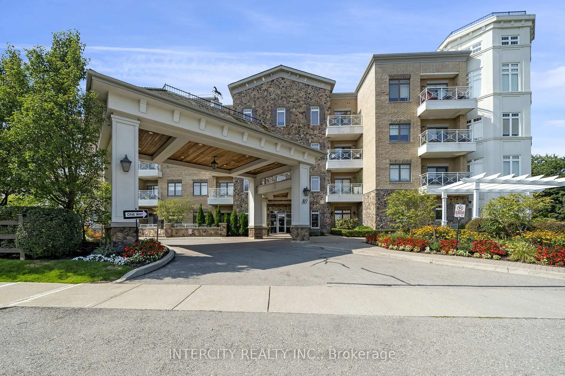 Photo 2 of Unit 302, 80 Burns Boulevard, King, King City — HOMEH