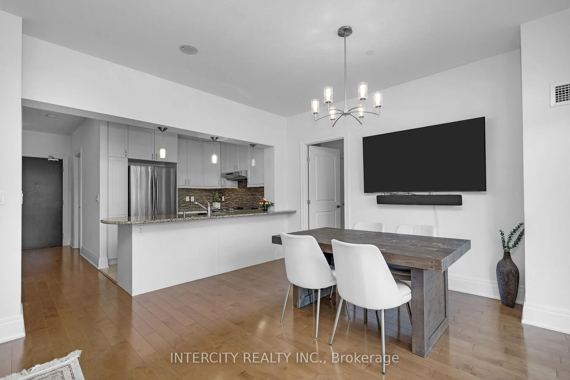 Photo 13 of Unit 302, 80 Burns Boulevard, King, King City — HOMEH