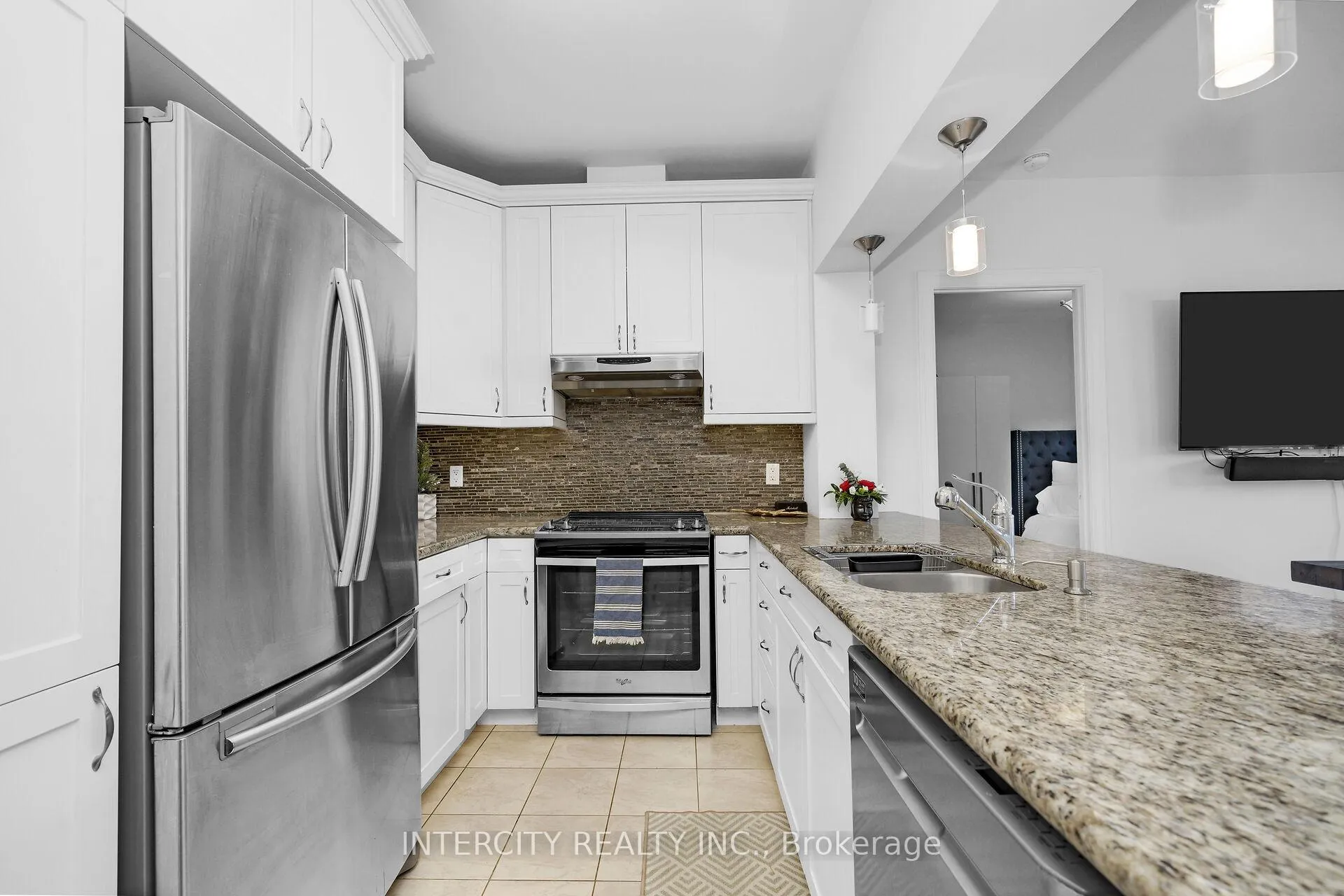 Photo 16 of Unit 302, 80 Burns Boulevard, King, King City — HOMEH