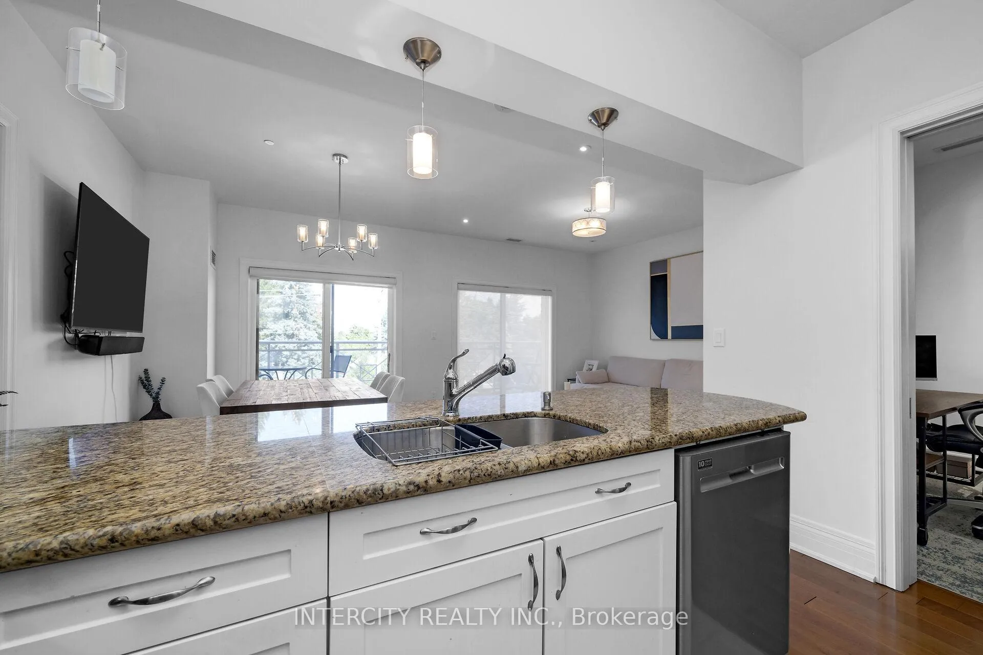 Photo 18 of Unit 302, 80 Burns Boulevard, King, King City — HOMEH