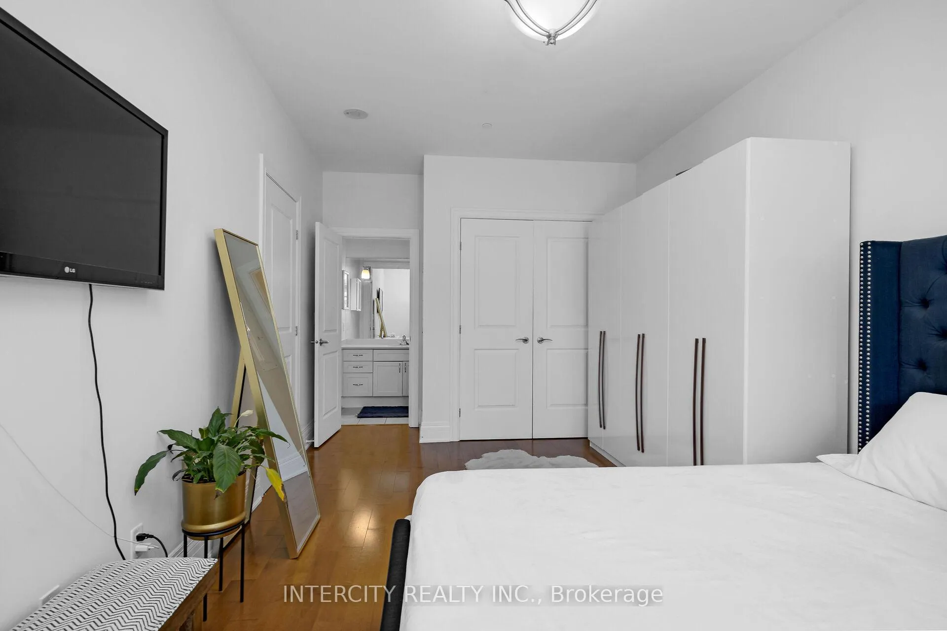 Photo 26 of Unit 302, 80 Burns Boulevard, King, King City — HOMEH