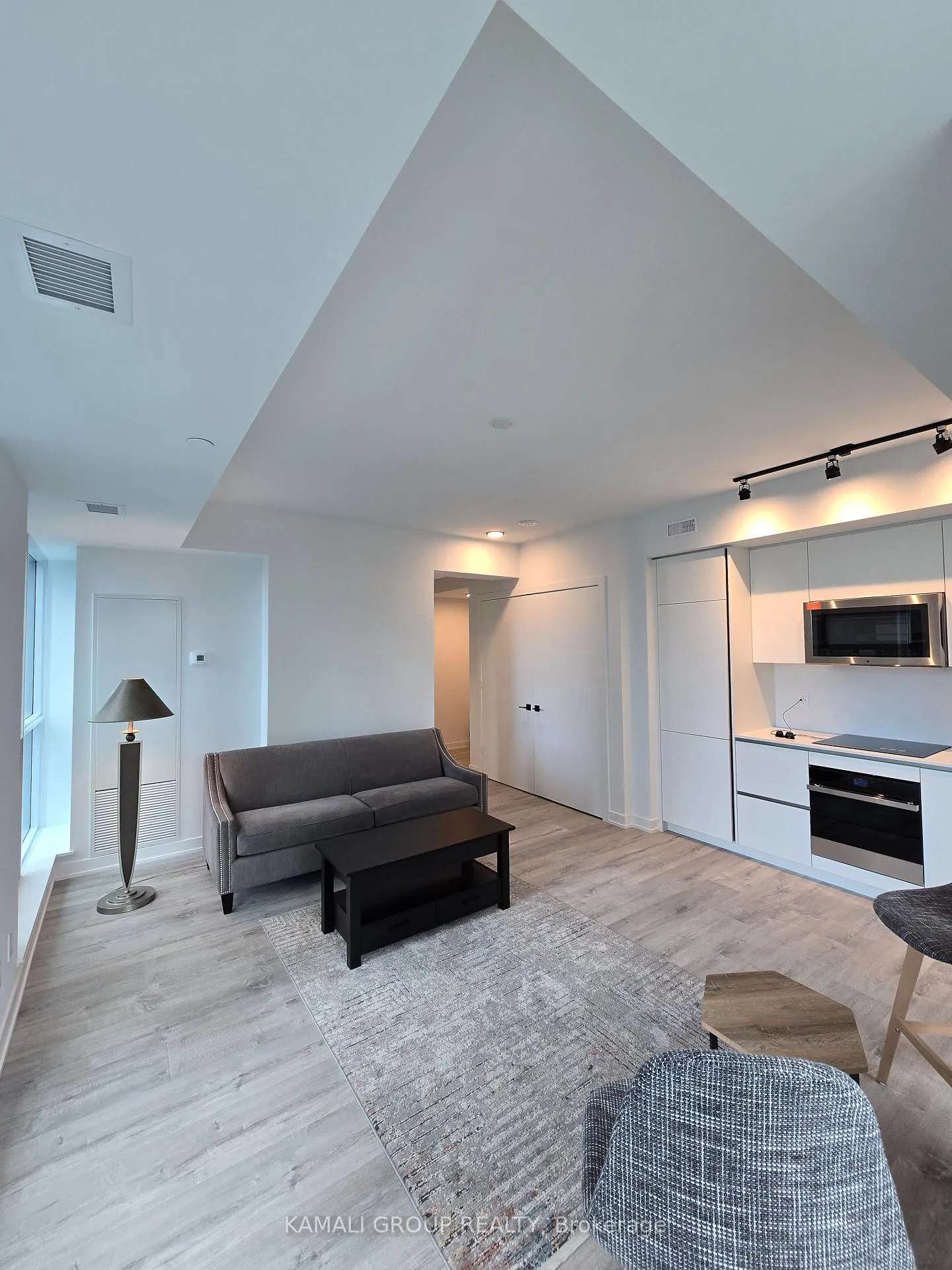 Photo 3 of Unit 2102, 327 King Street W, Toronto, Waterfront Communities — HOMEH
