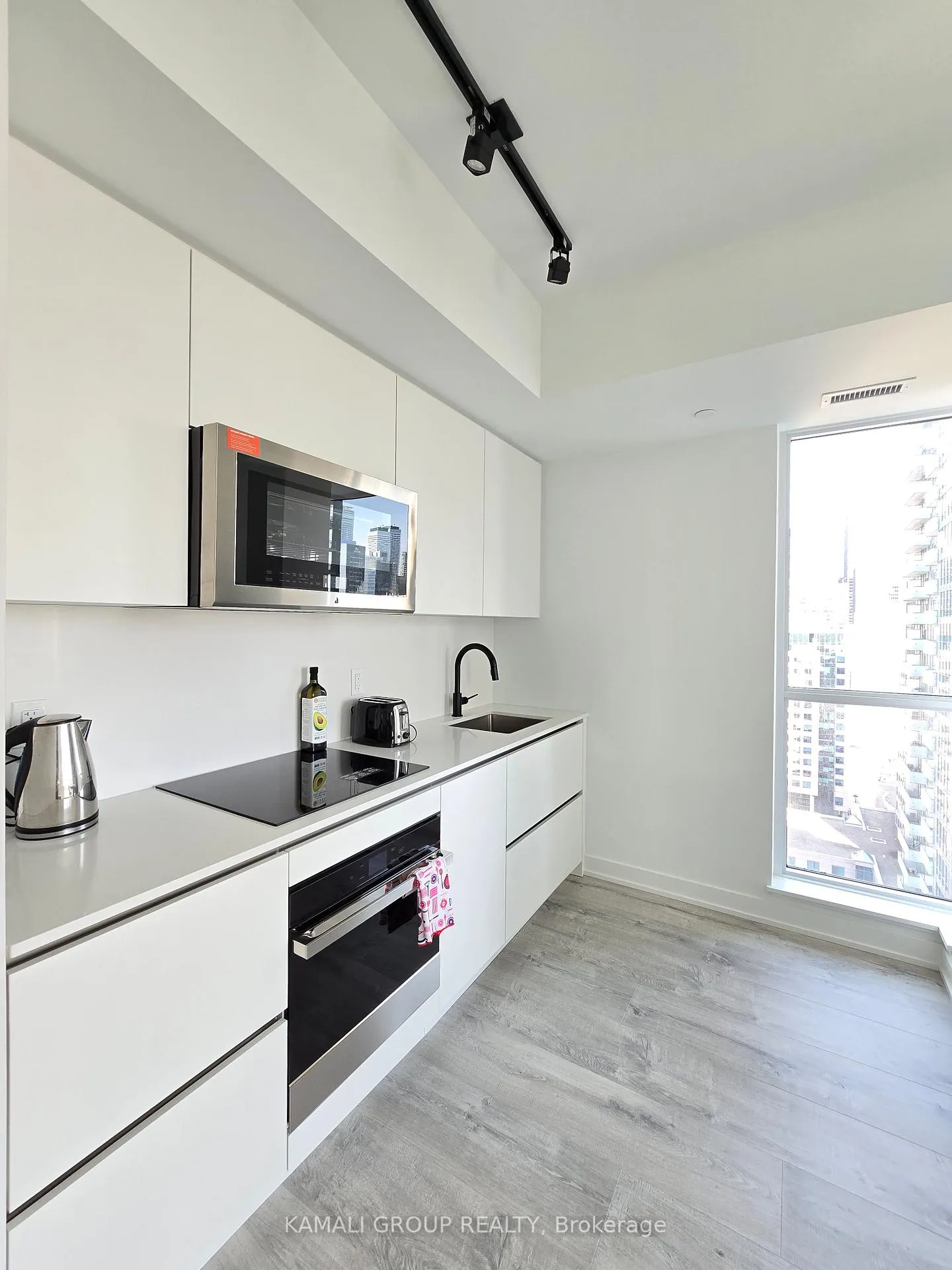 Photo 14 of Unit 2102, 327 King Street W, Toronto, Waterfront Communities — HOMEH