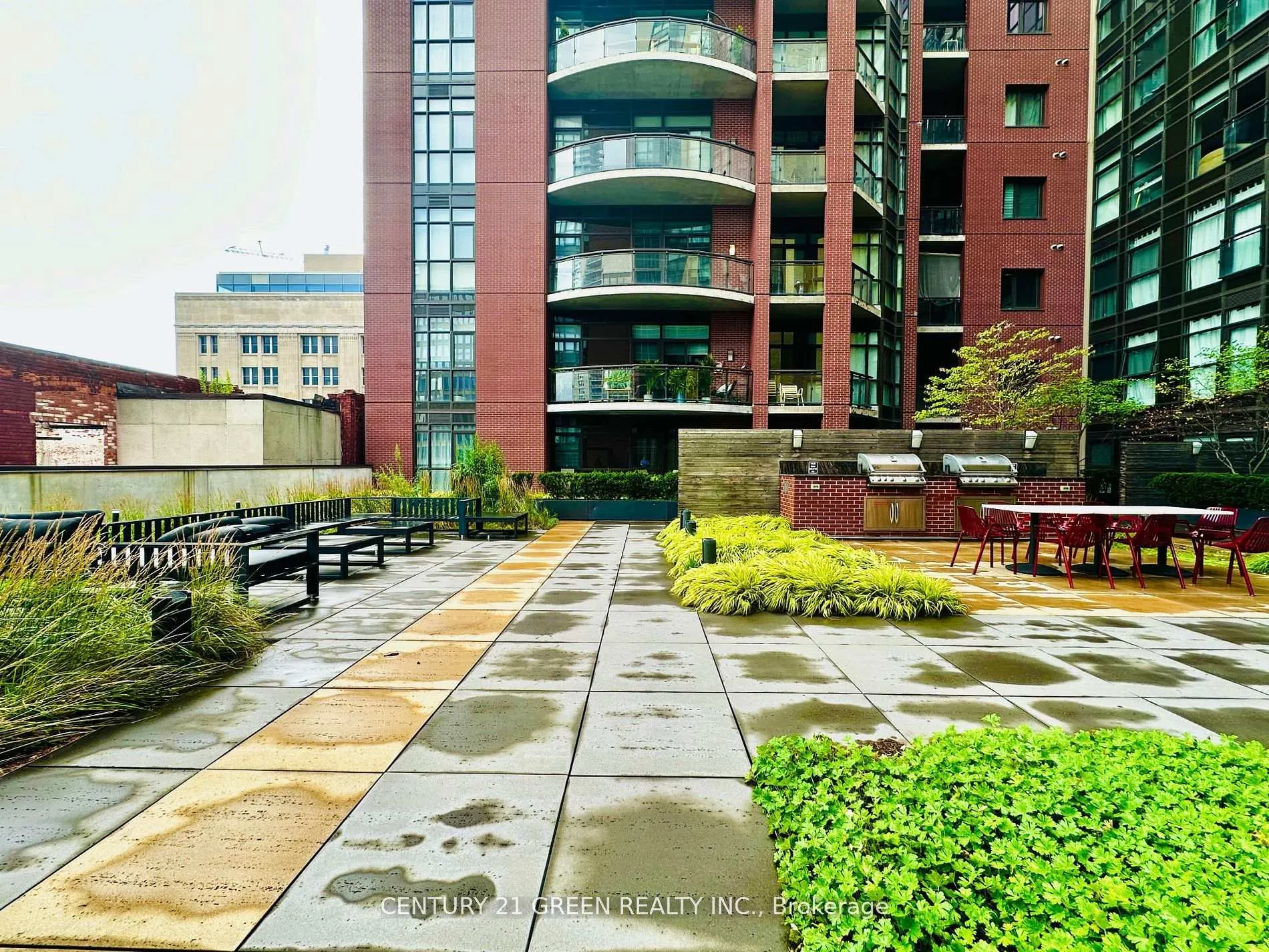 Front of Unit 417, 118 King Street E