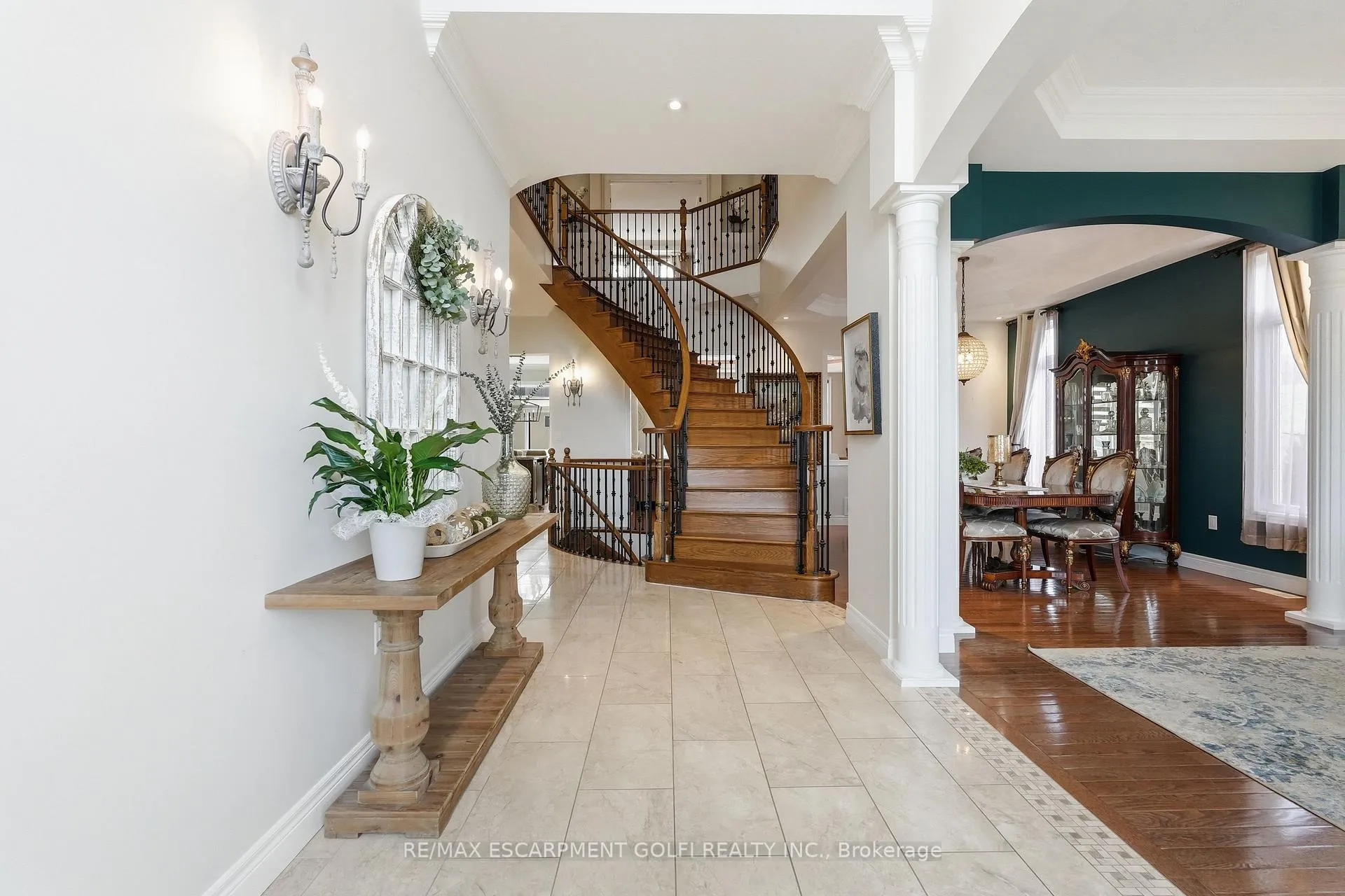 Photo 4 of 240 Cloverleaf Drive, Hamilton, Meadowlands — HOMEH