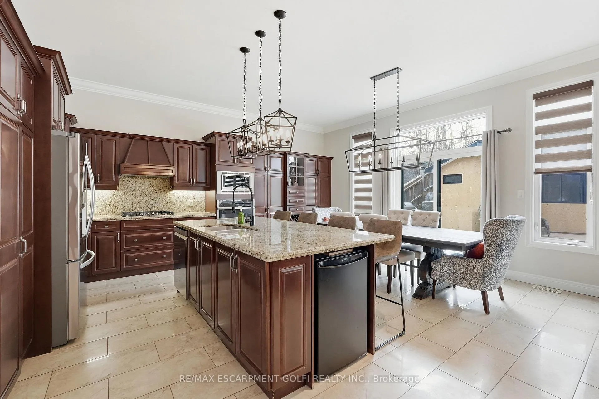 Photo 11 of 240 Cloverleaf Drive, Hamilton, Meadowlands — HOMEH