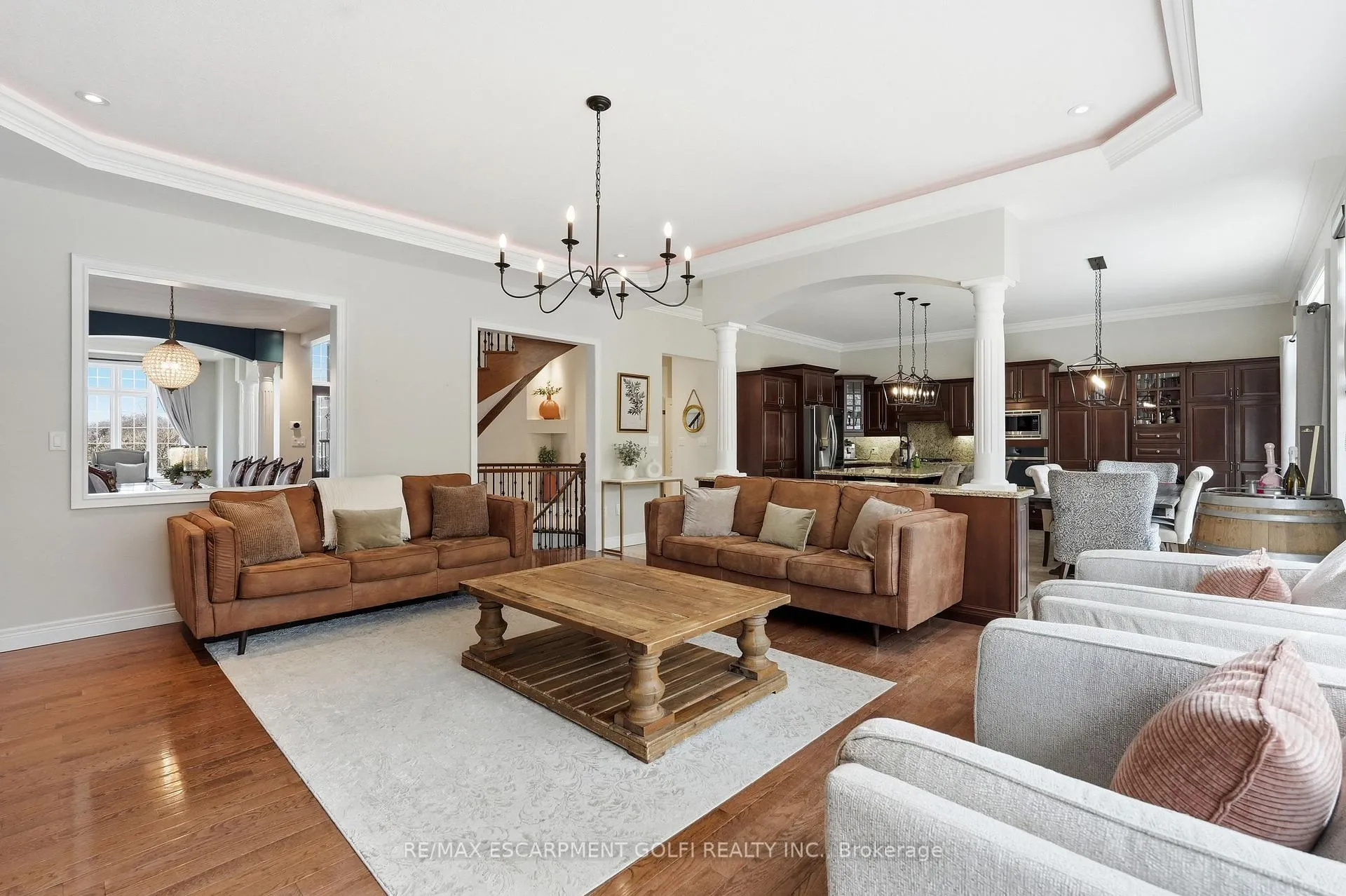 Photo 16 of 240 Cloverleaf Drive, Hamilton, Meadowlands — HOMEH