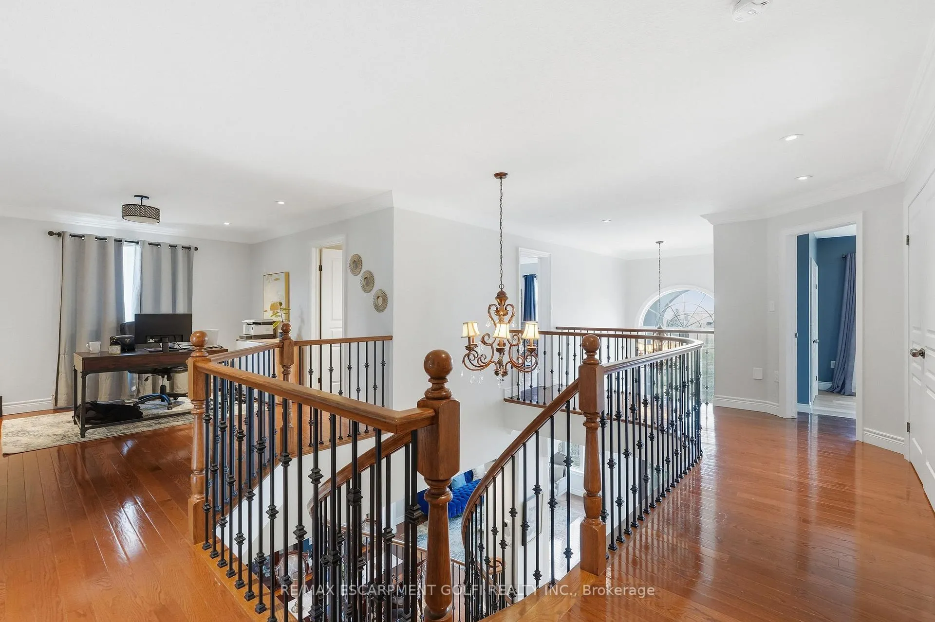 Photo 19 of 240 Cloverleaf Drive, Hamilton, Meadowlands — HOMEH