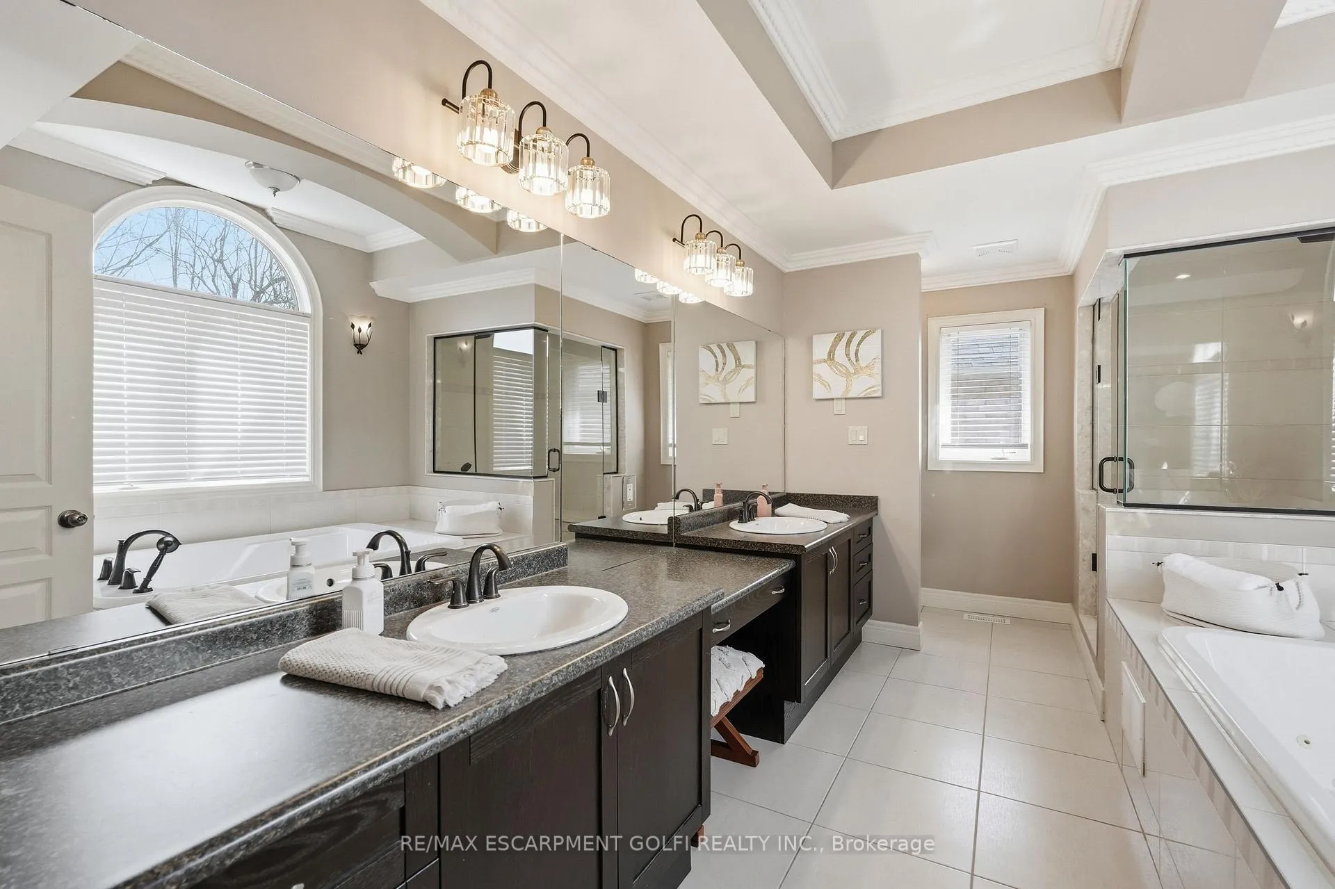Photo 23 of 240 Cloverleaf Drive, Hamilton, Meadowlands — HOMEH