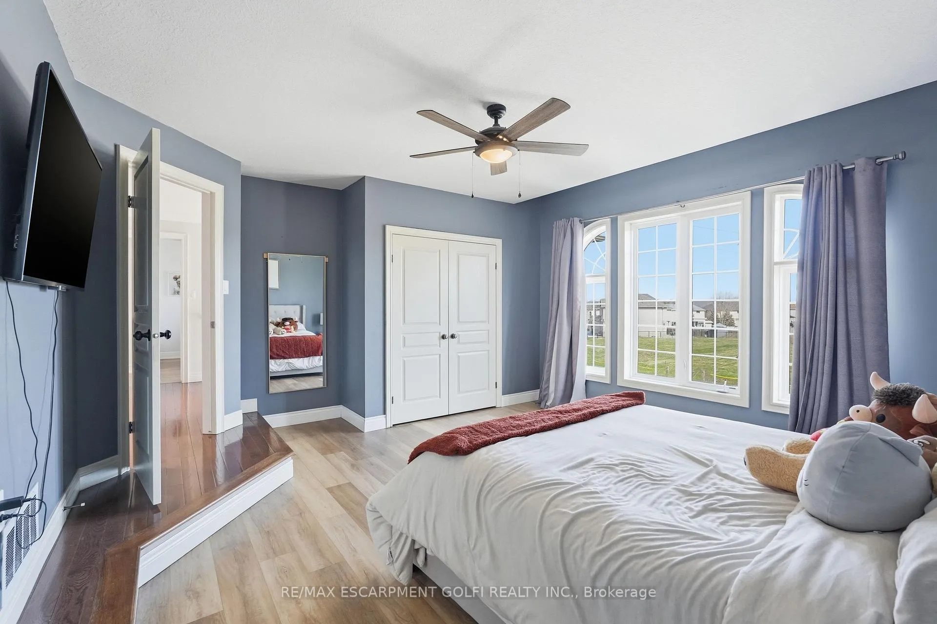 Photo 26 of 240 Cloverleaf Drive, Hamilton, Meadowlands — HOMEH